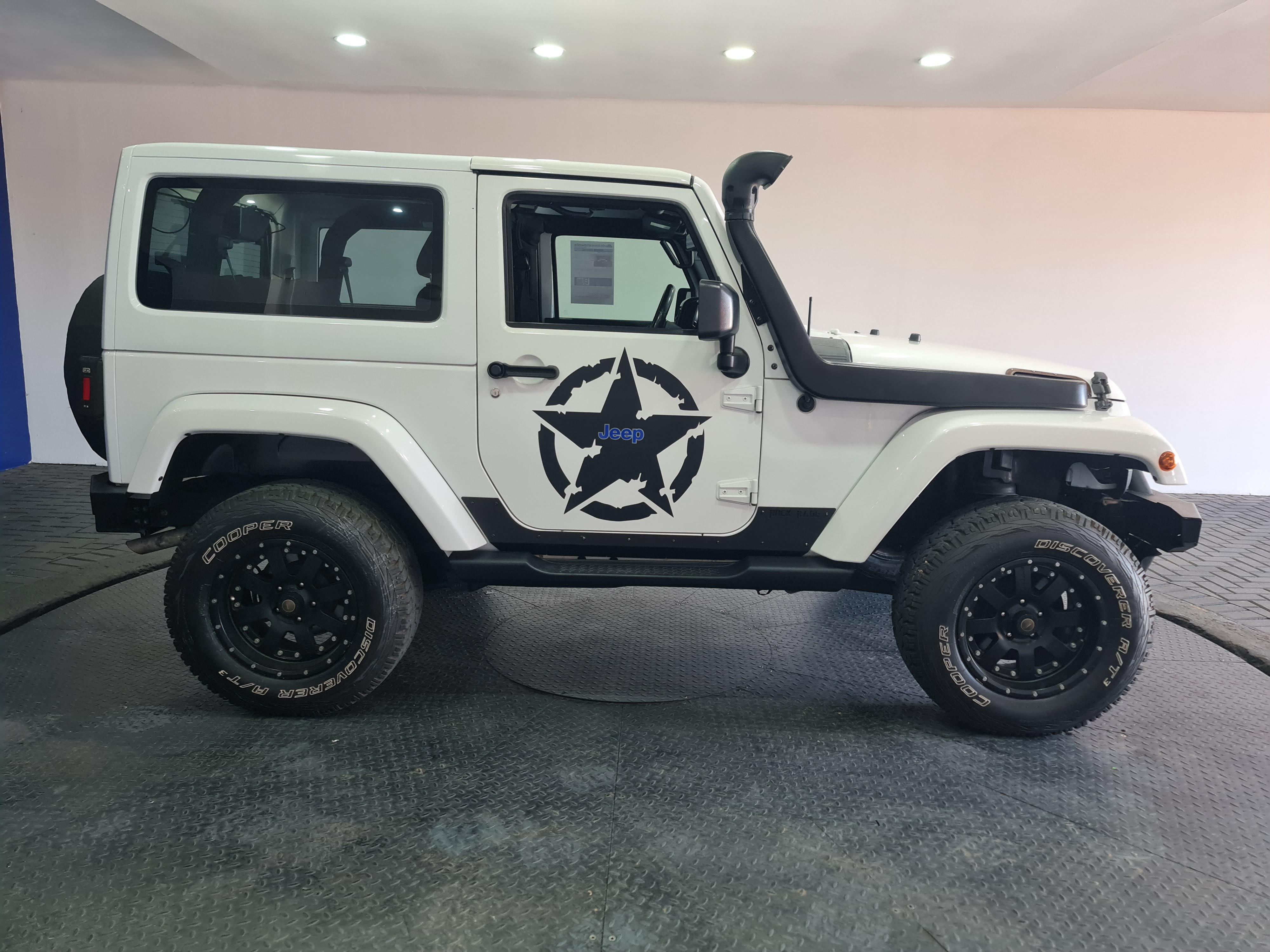 JEEP WRANGLER SAHARA 3.6L V6 A/T 2DR