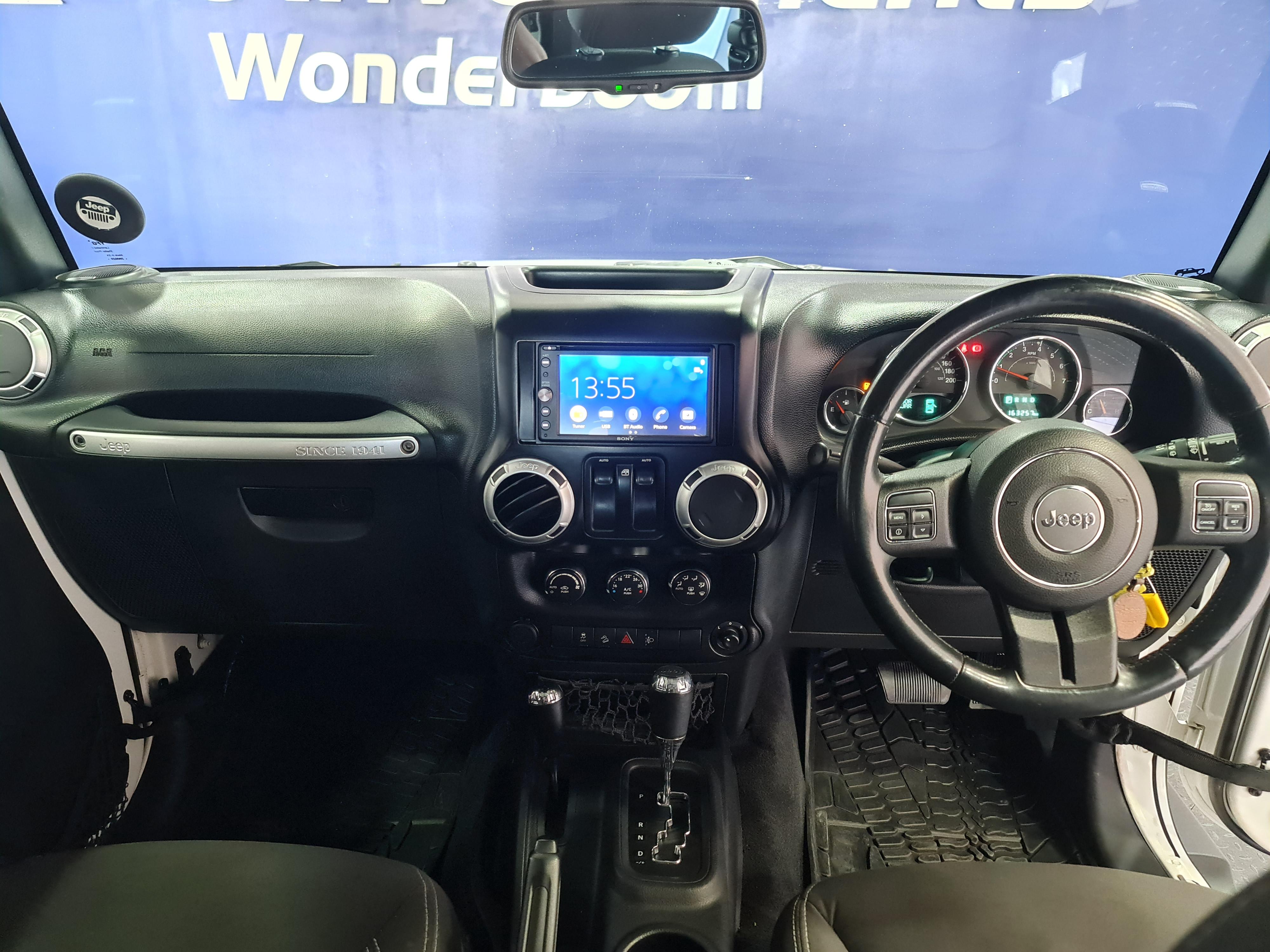 JEEP WRANGLER SAHARA 3.6L V6 A/T 2DR