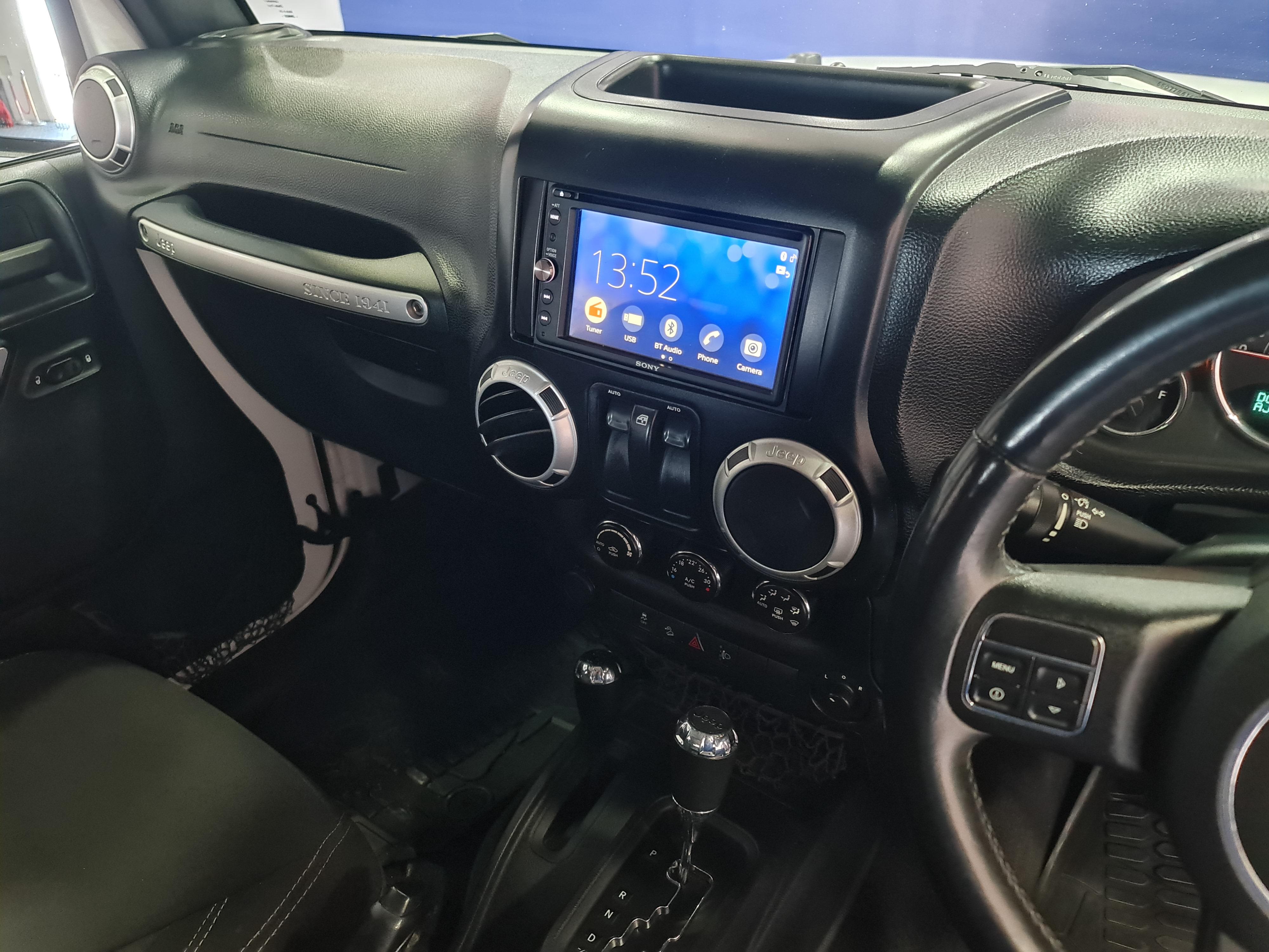 JEEP WRANGLER SAHARA 3.6L V6 A/T 2DR