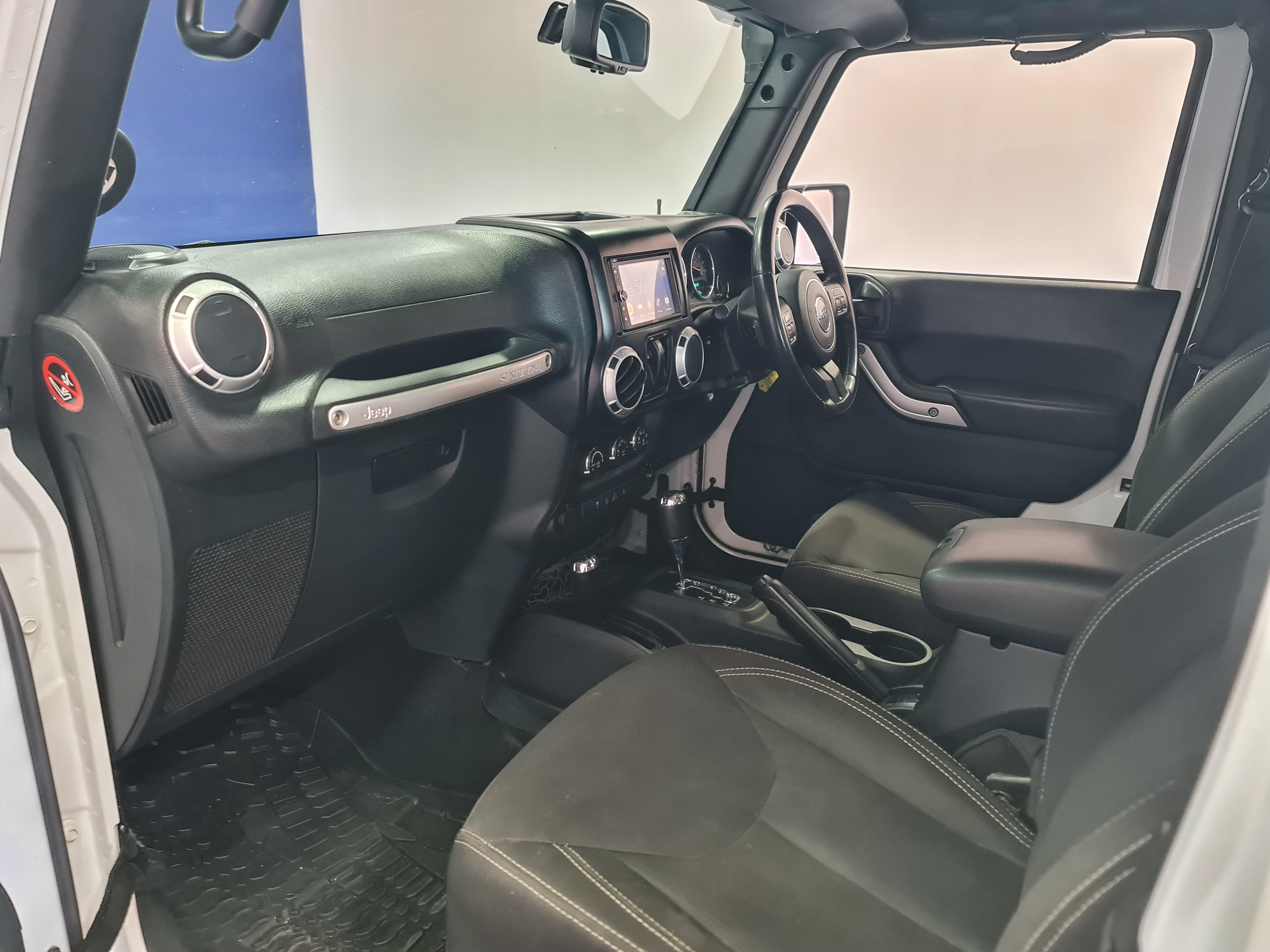 JEEP WRANGLER SAHARA 3.6L V6 A/T 2DR