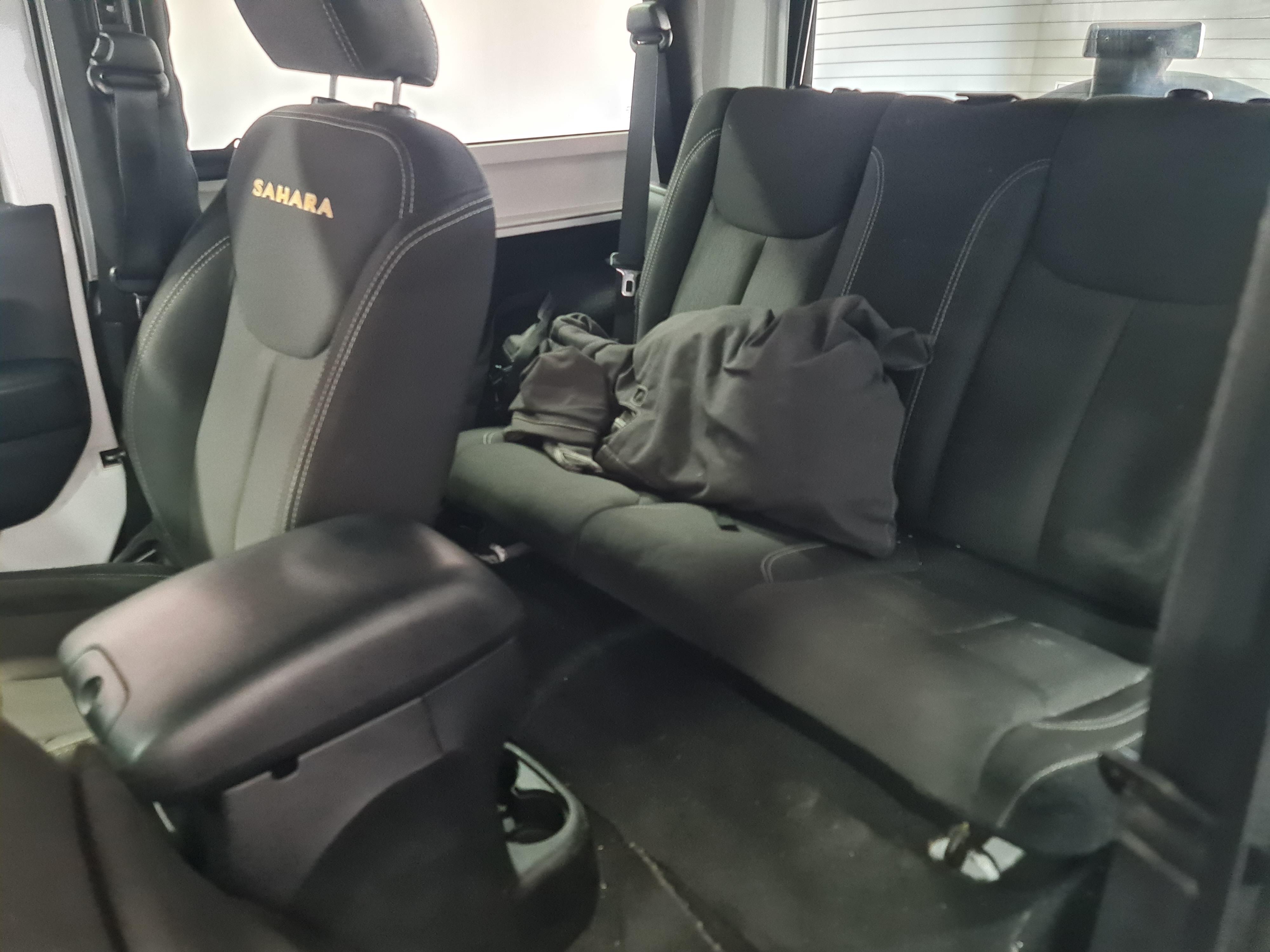 JEEP WRANGLER SAHARA 3.6L V6 A/T 2DR