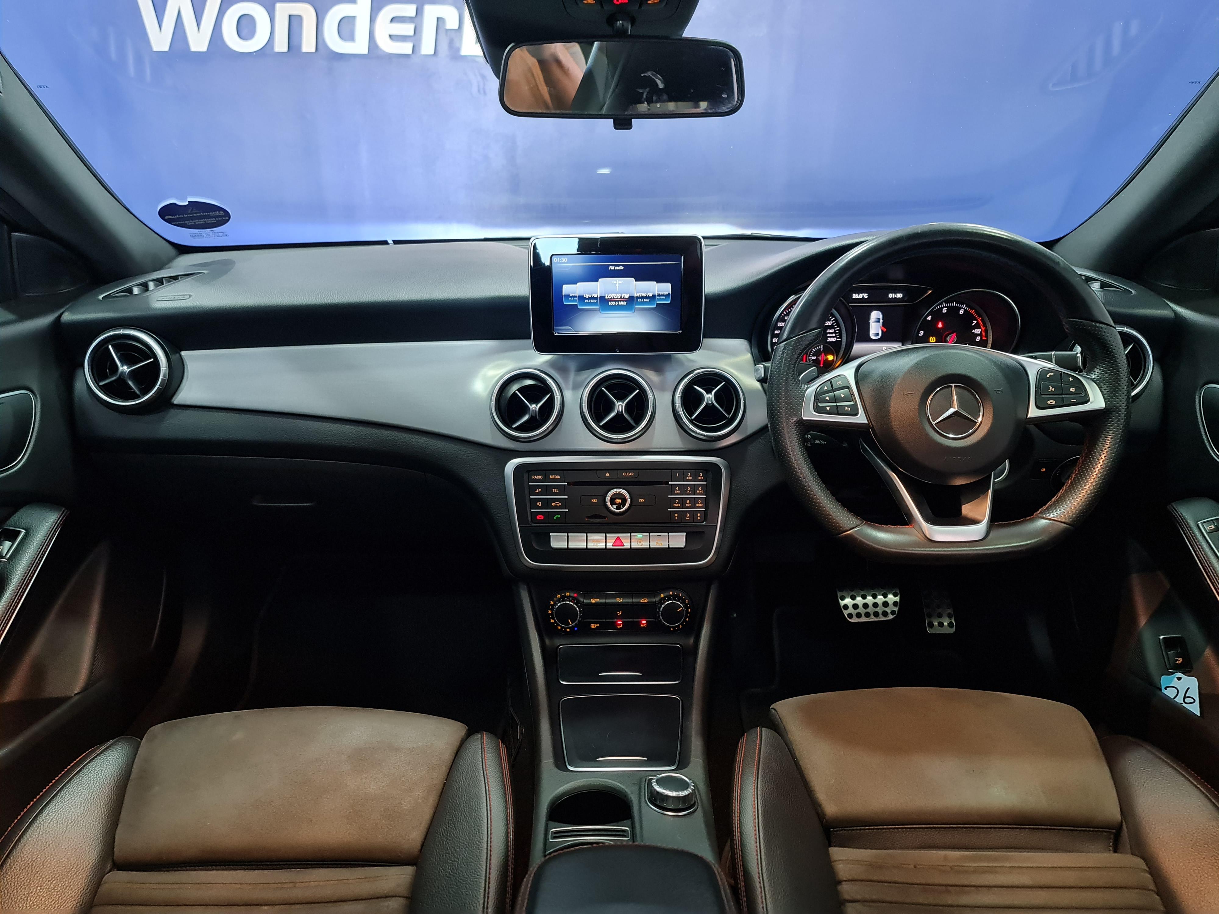 MERCEDES-BENZ CLA 200 AMG A/T