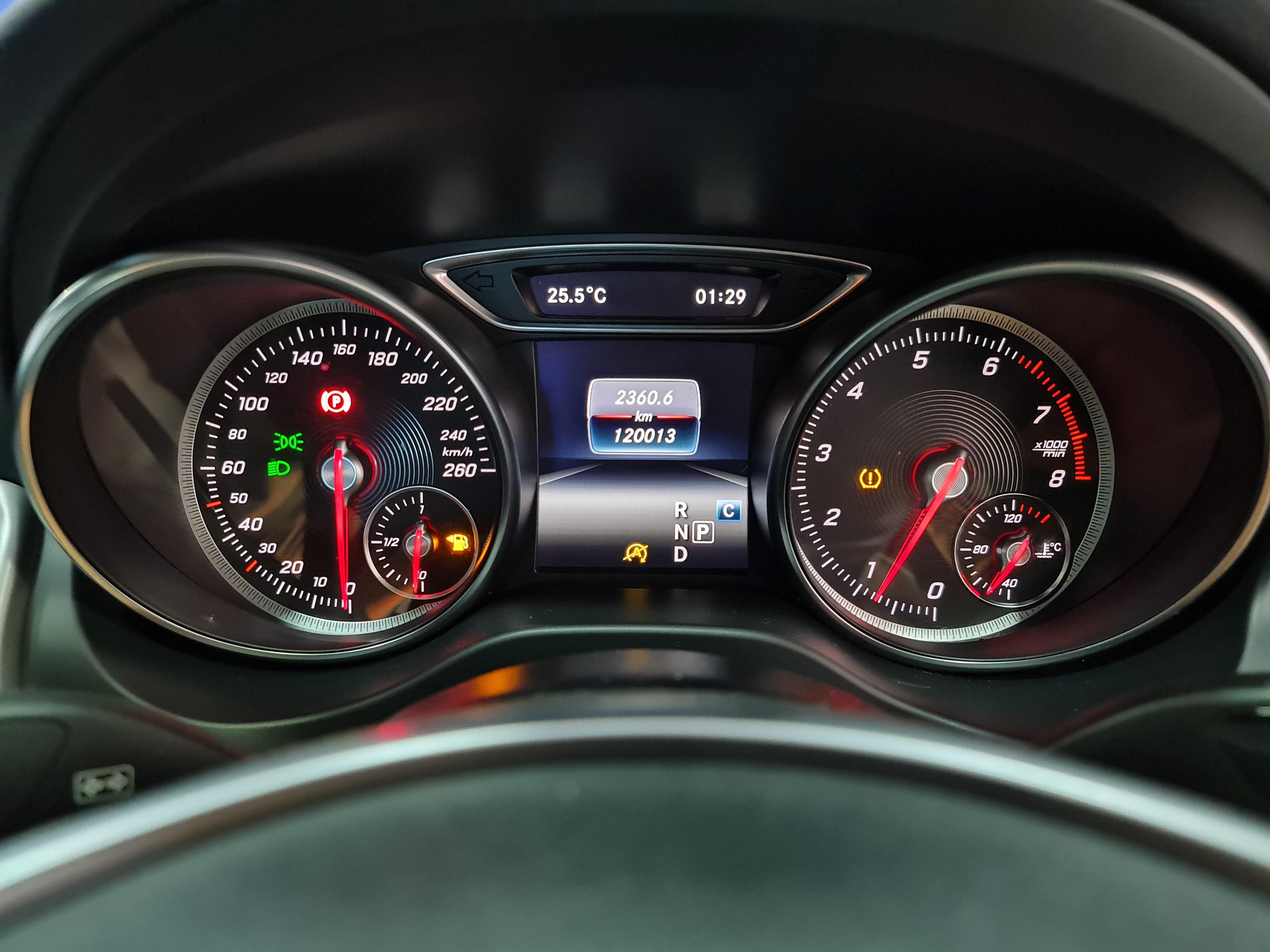 MERCEDES-BENZ CLA 200 AMG A/T