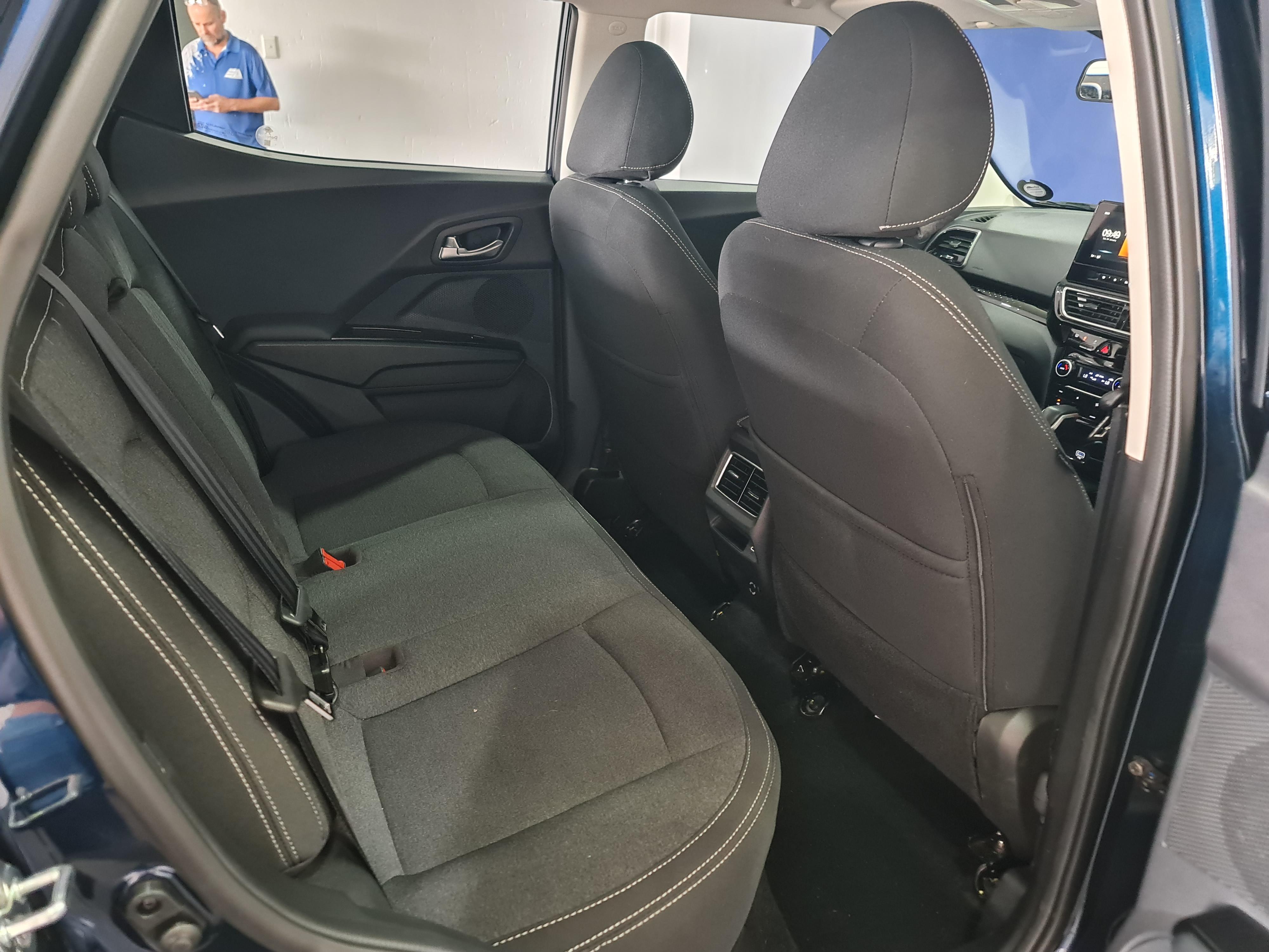 MAHINDRA XUV 3XO 1.2T AX5 A/T 