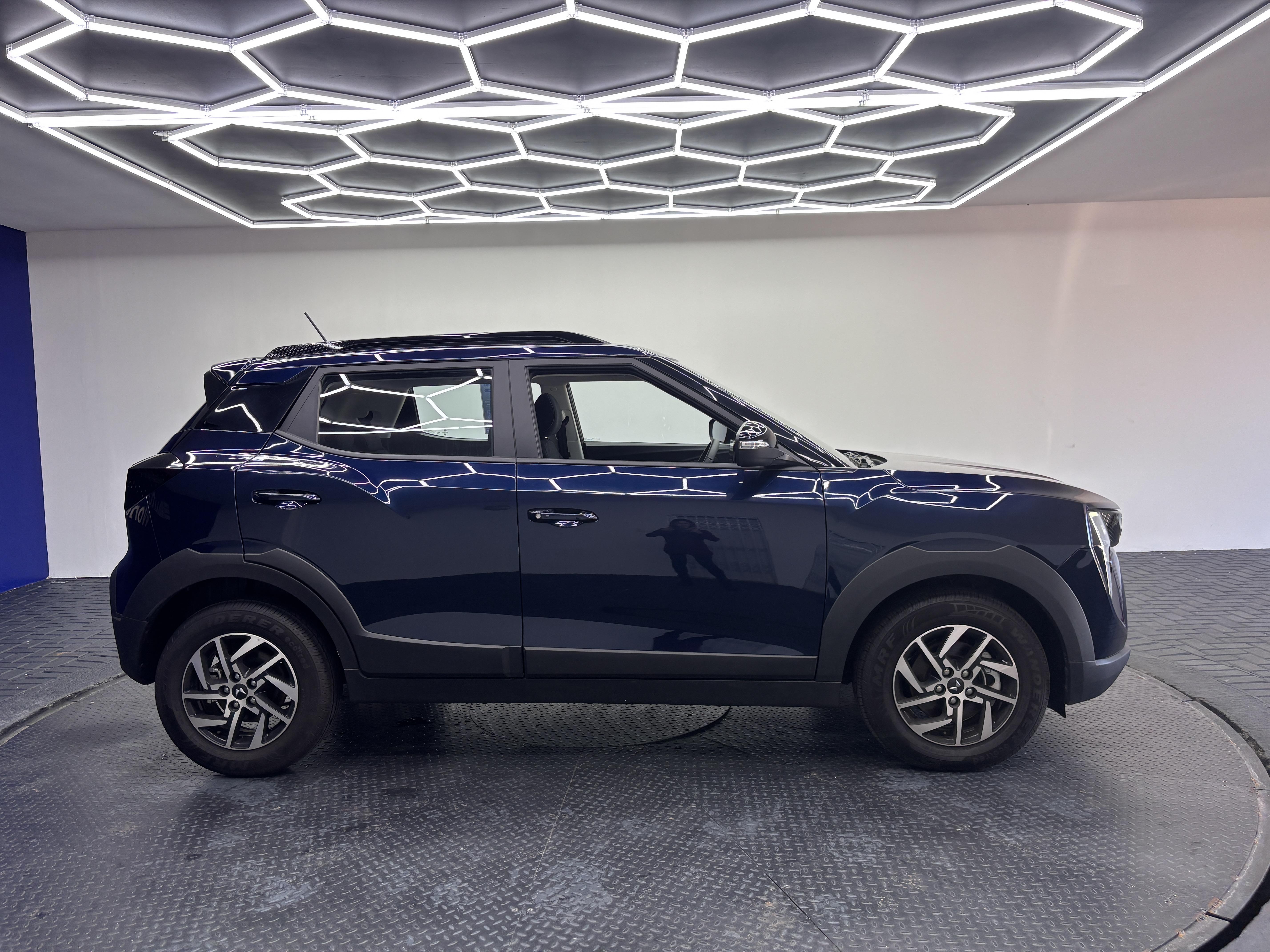 MAHINDRA XUV 3XO 1.2T AX5 A/T 