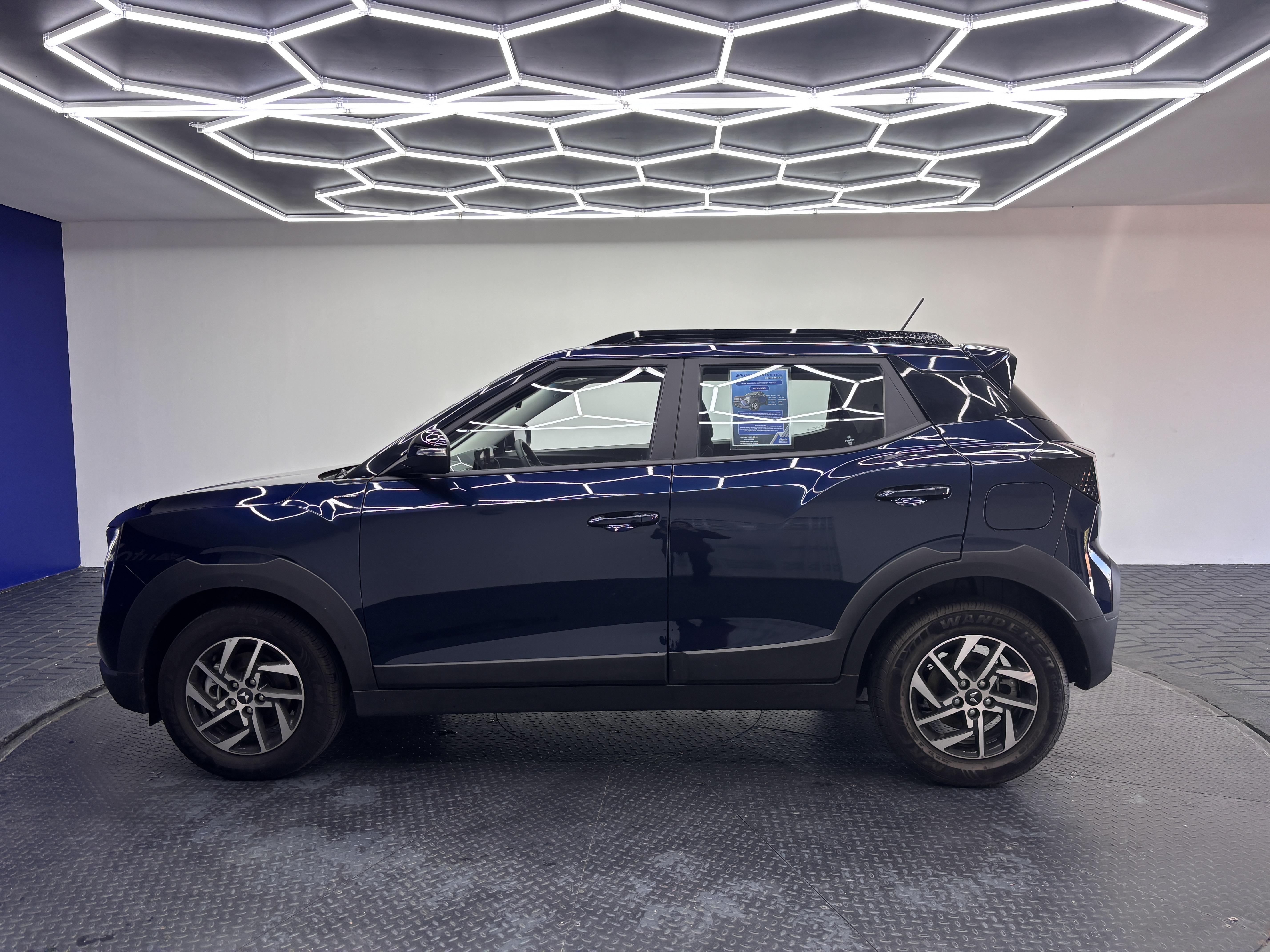 MAHINDRA XUV 3XO 1.2T AX5 A/T 