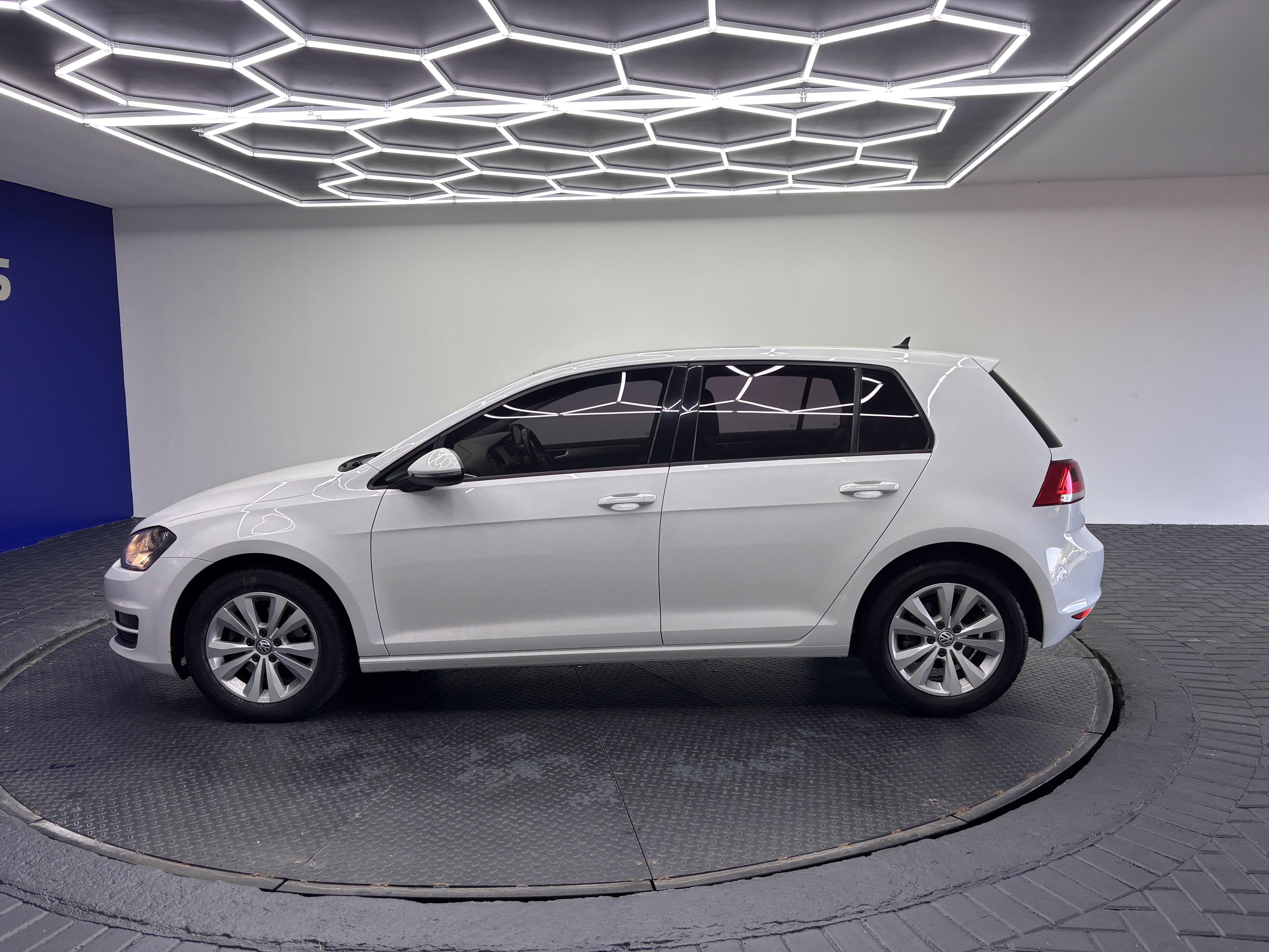 VOLKSWAGEN POLO VIVO 1.6 COMFORTLINE TIP (5DR)