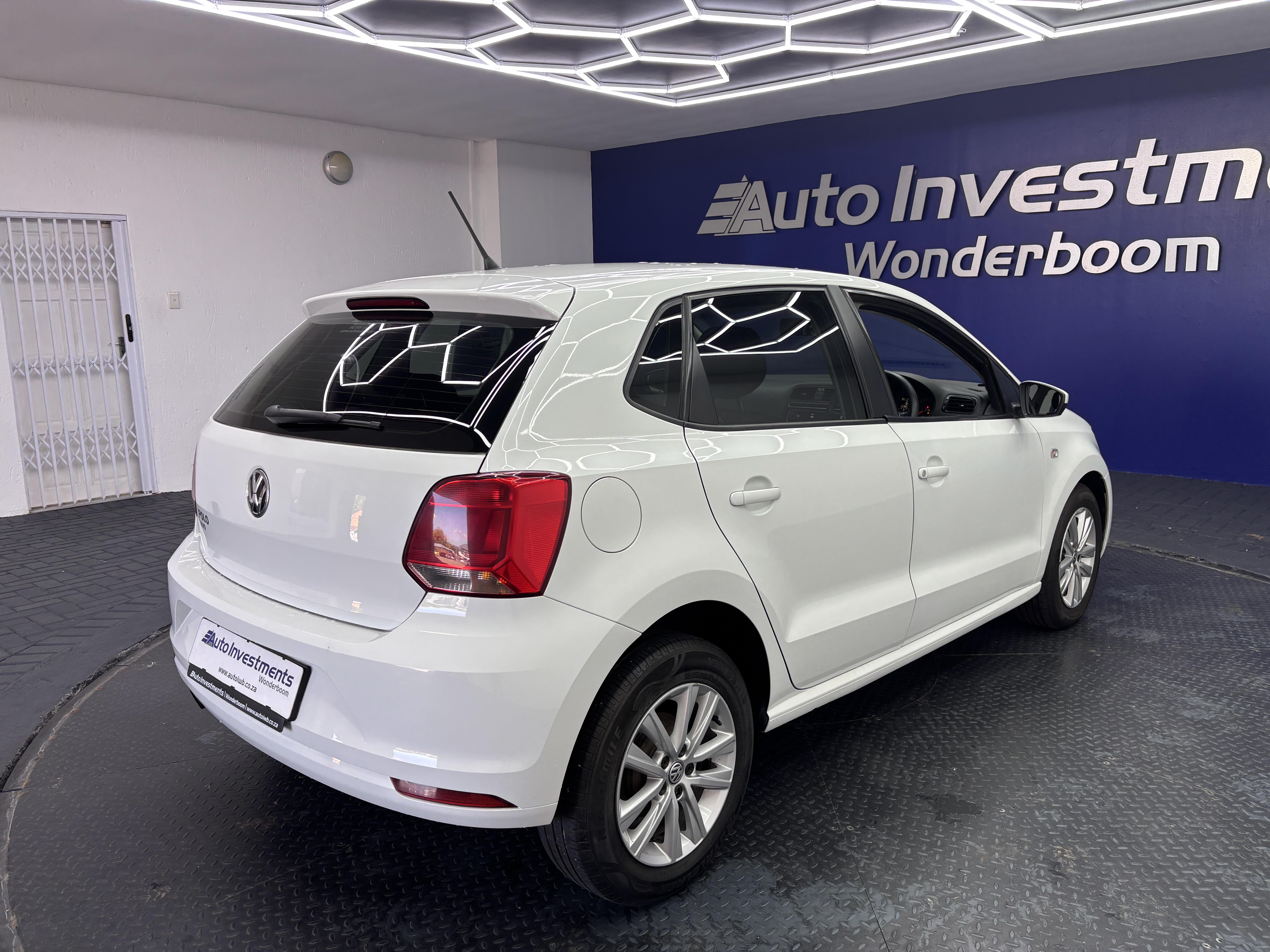 VOLKSWAGEN POLO VIVO 1.6 COMFORTLINE TIP (5DR)