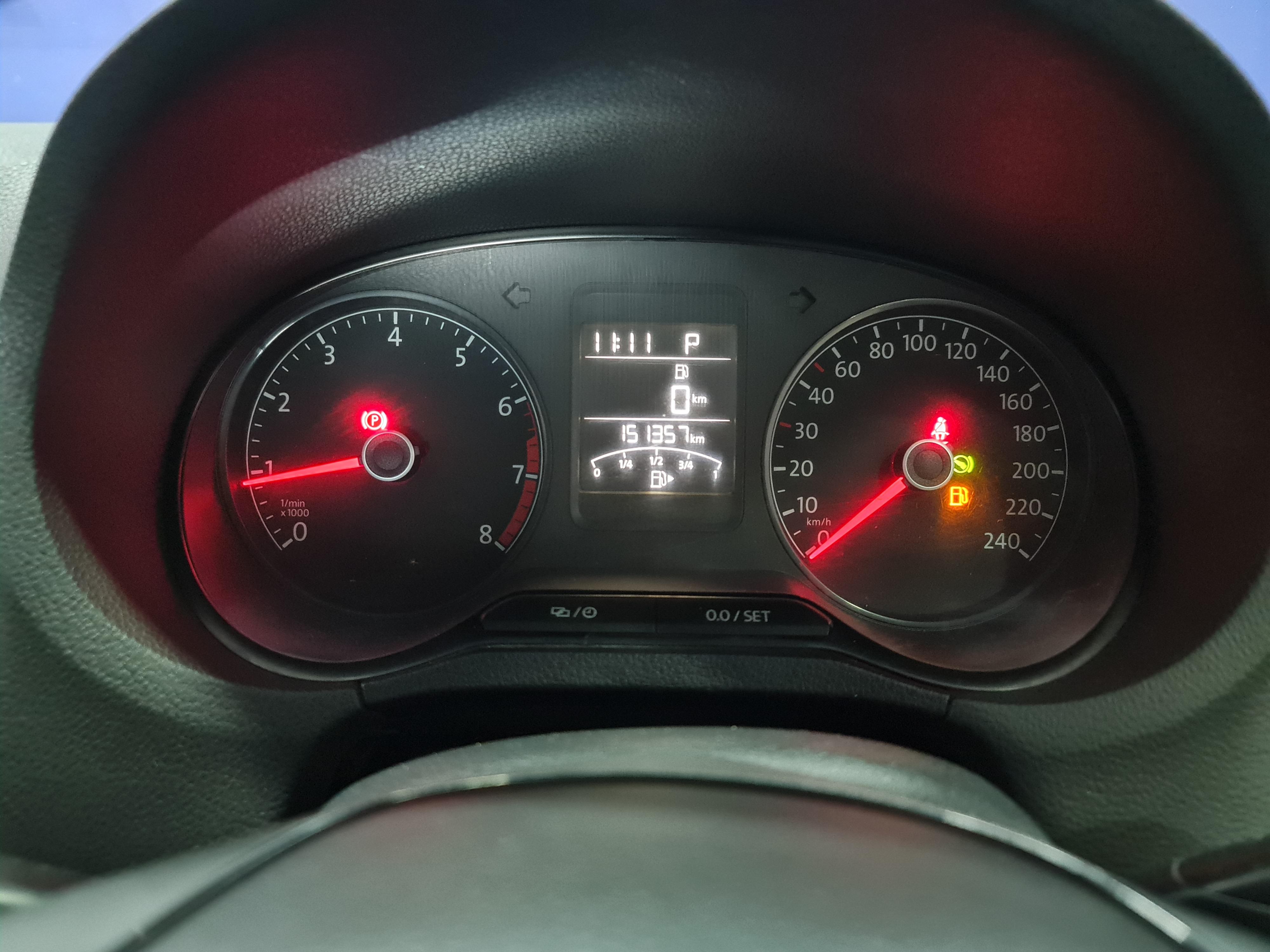 VOLKSWAGEN POLO VIVO 1.6 COMFORTLINE TIP (5DR)
