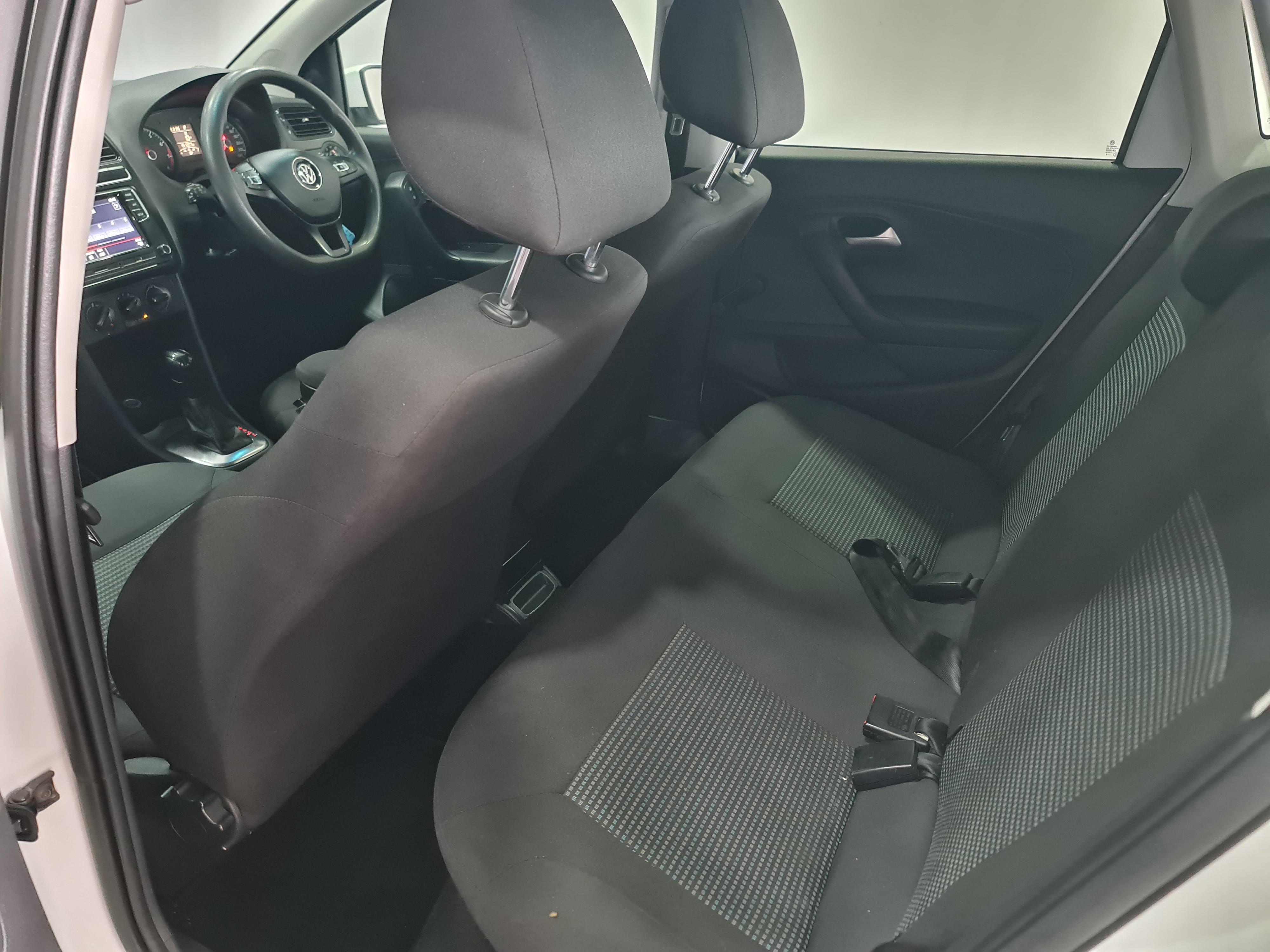 VOLKSWAGEN POLO VIVO 1.6 COMFORTLINE TIP (5DR)