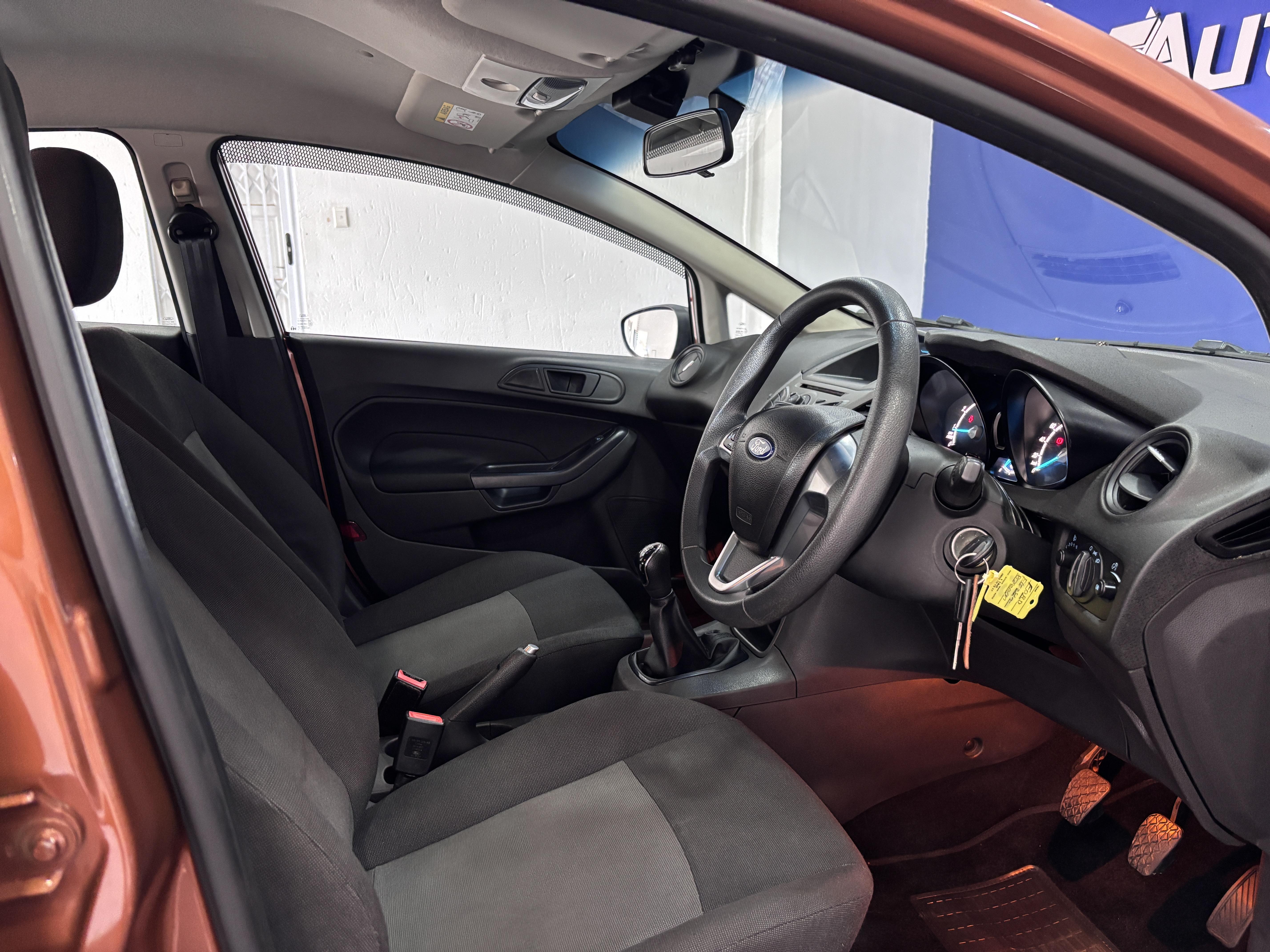 FORD FIESTA 1.4 AMBIENTE 5 DR