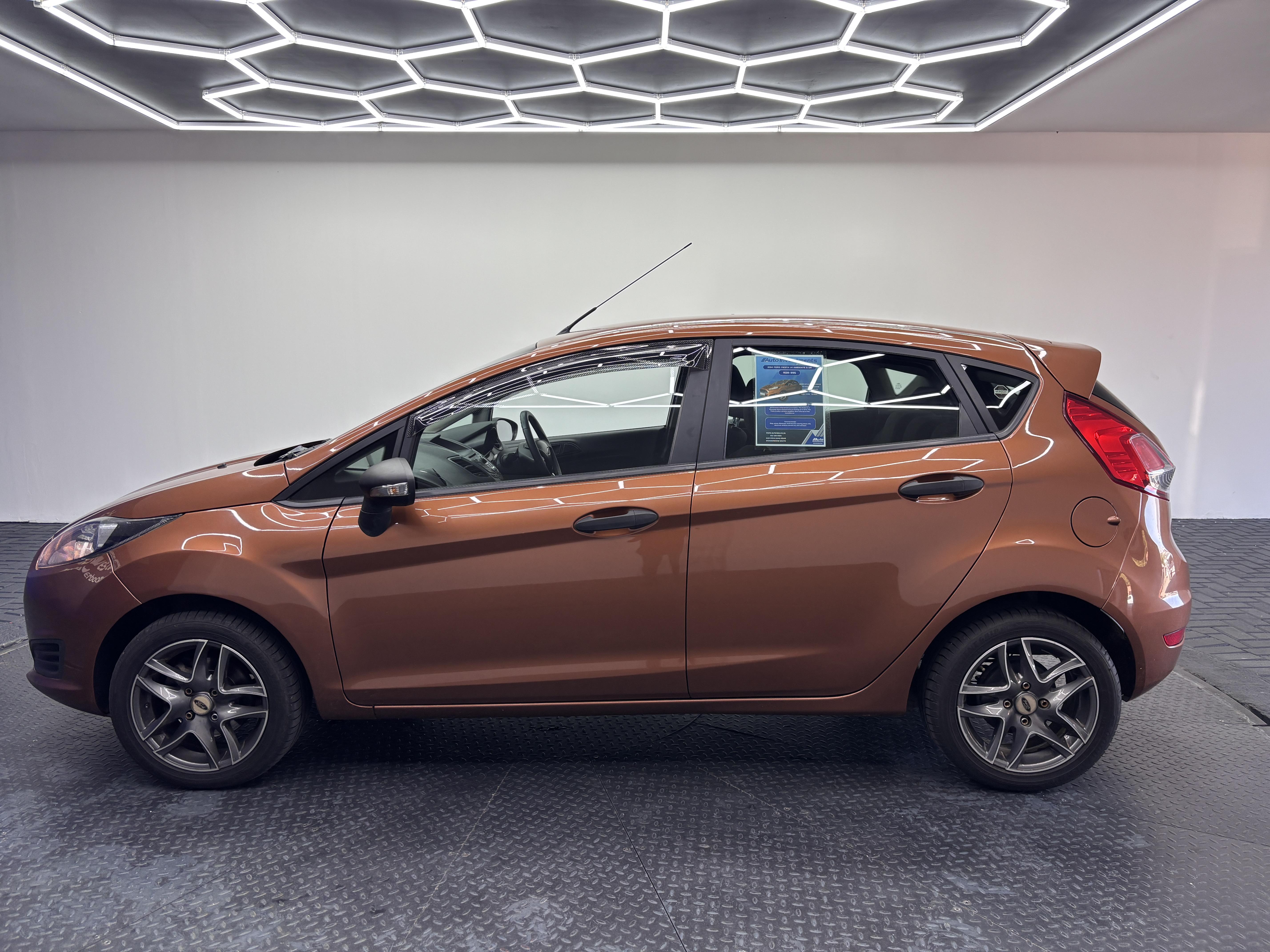 FORD FIESTA 1.4 AMBIENTE 5 DR
