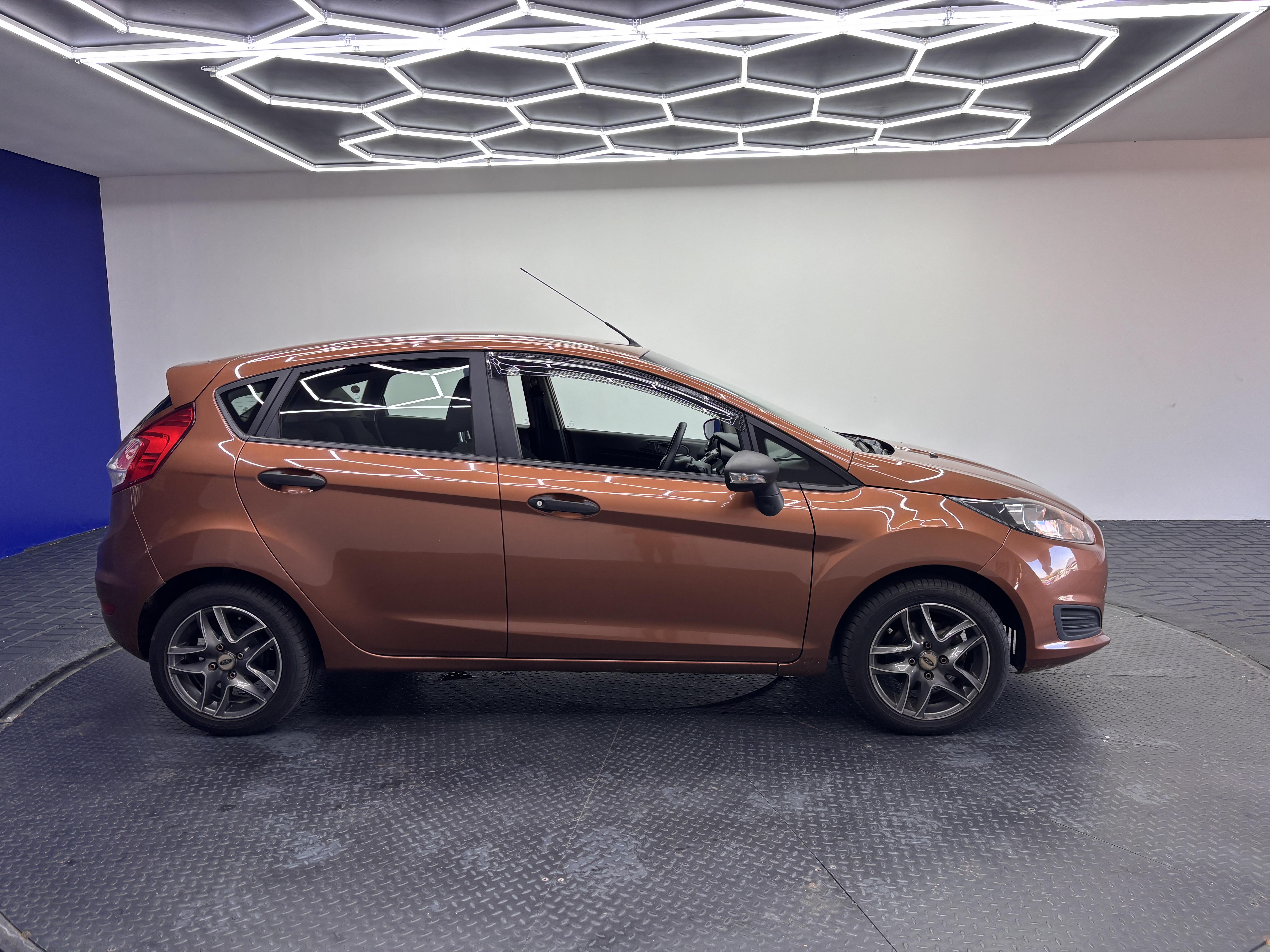 FORD FIESTA 1.4 AMBIENTE 5 DR