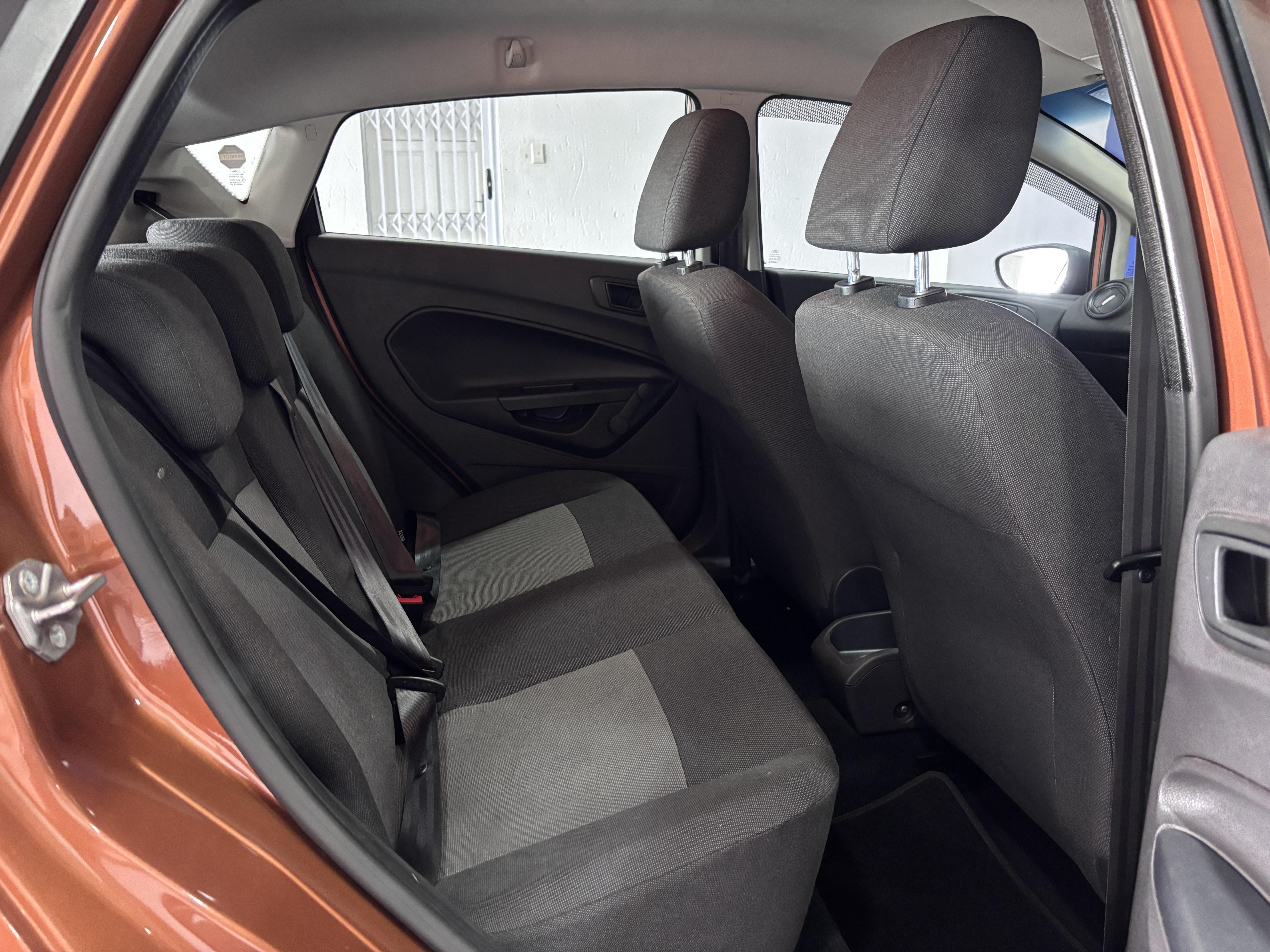 FORD FIESTA 1.4 AMBIENTE 5 DR