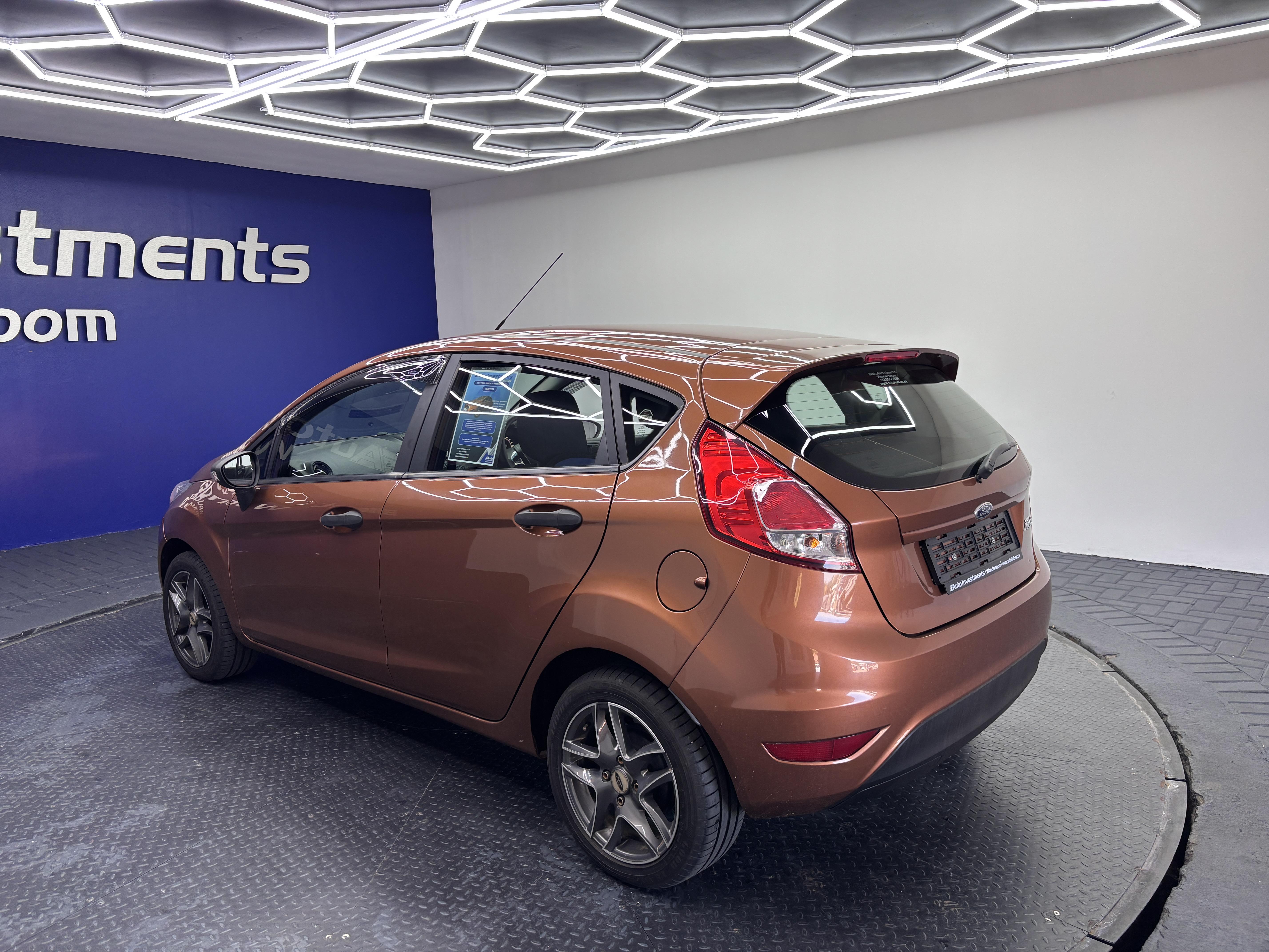 FORD FIESTA 1.4 AMBIENTE 5 DR