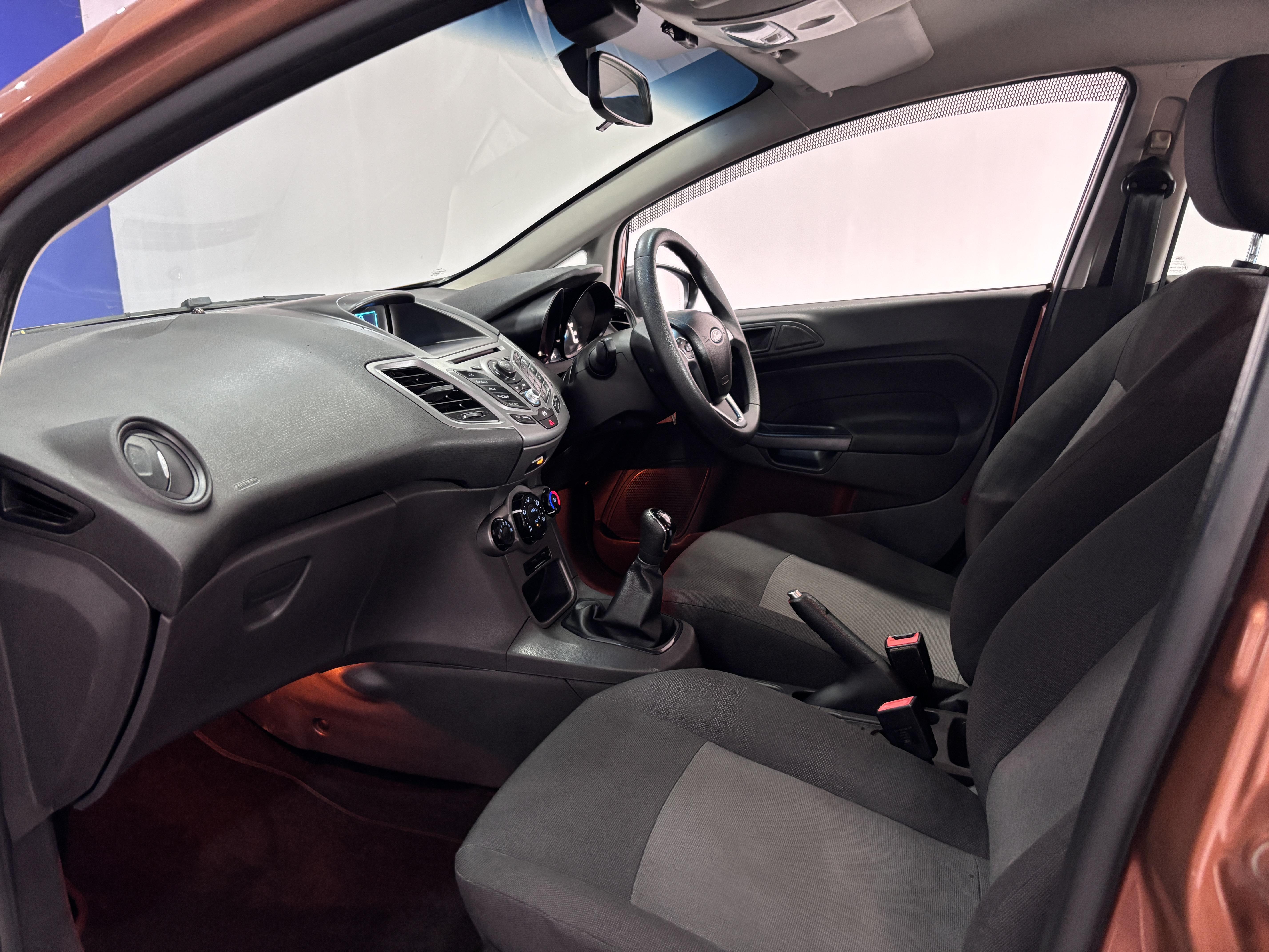 FORD FIESTA 1.4 AMBIENTE 5 DR
