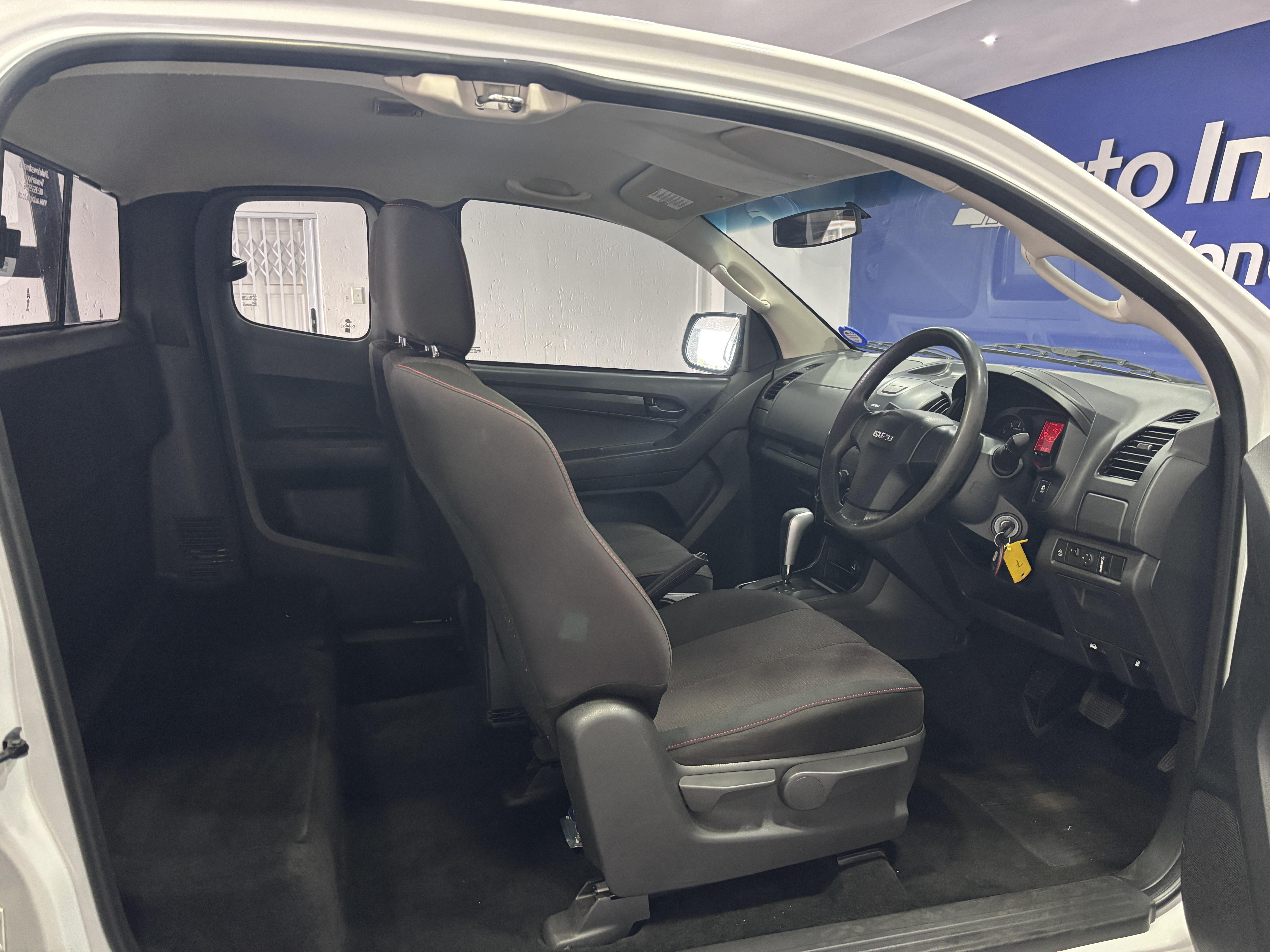 ISUZU D-MAX 250 HO HI-RIDE A/T E/CAB P/U
