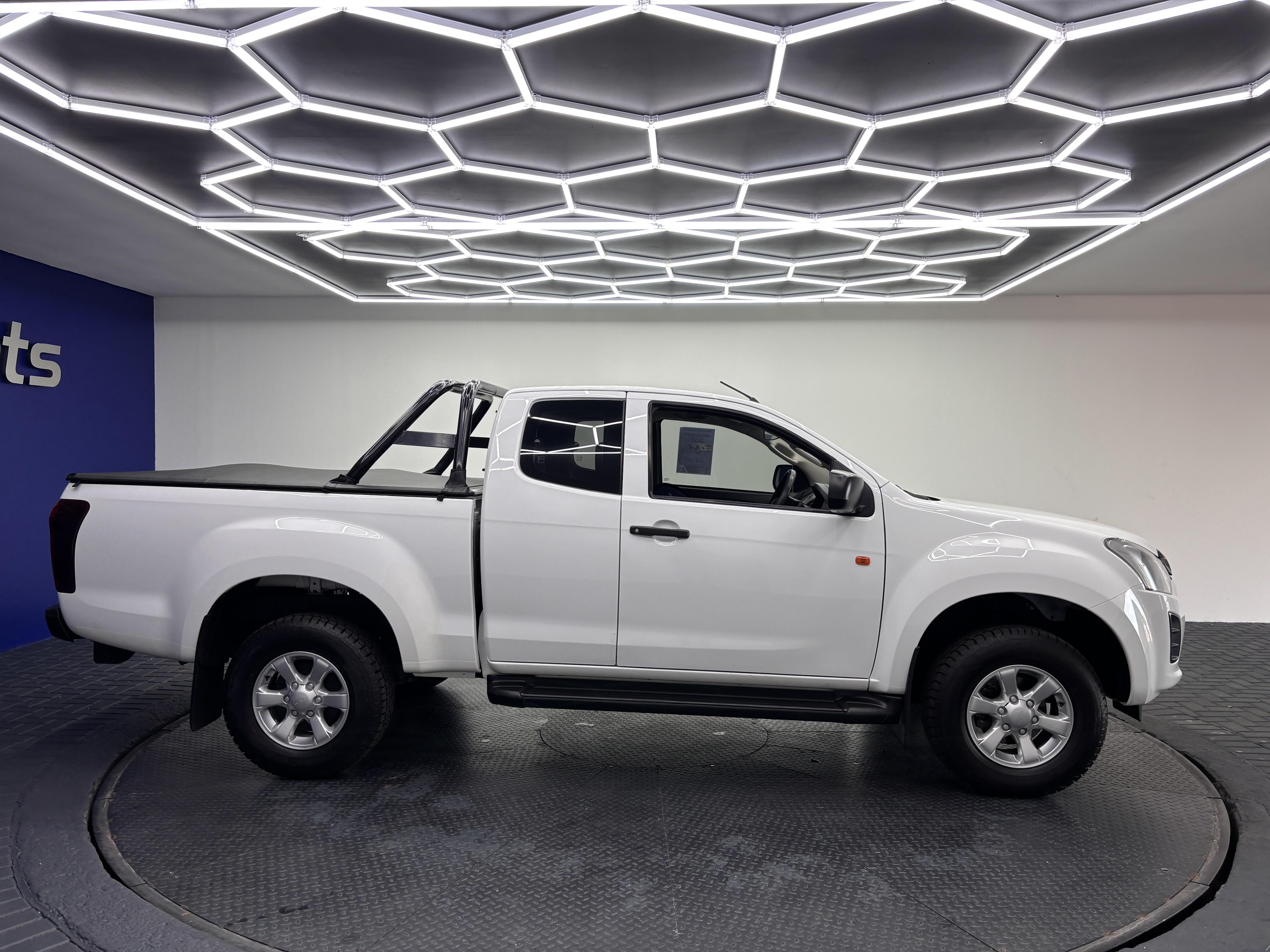 ISUZU D-MAX 250 HO HI-RIDE A/T E/CAB P/U