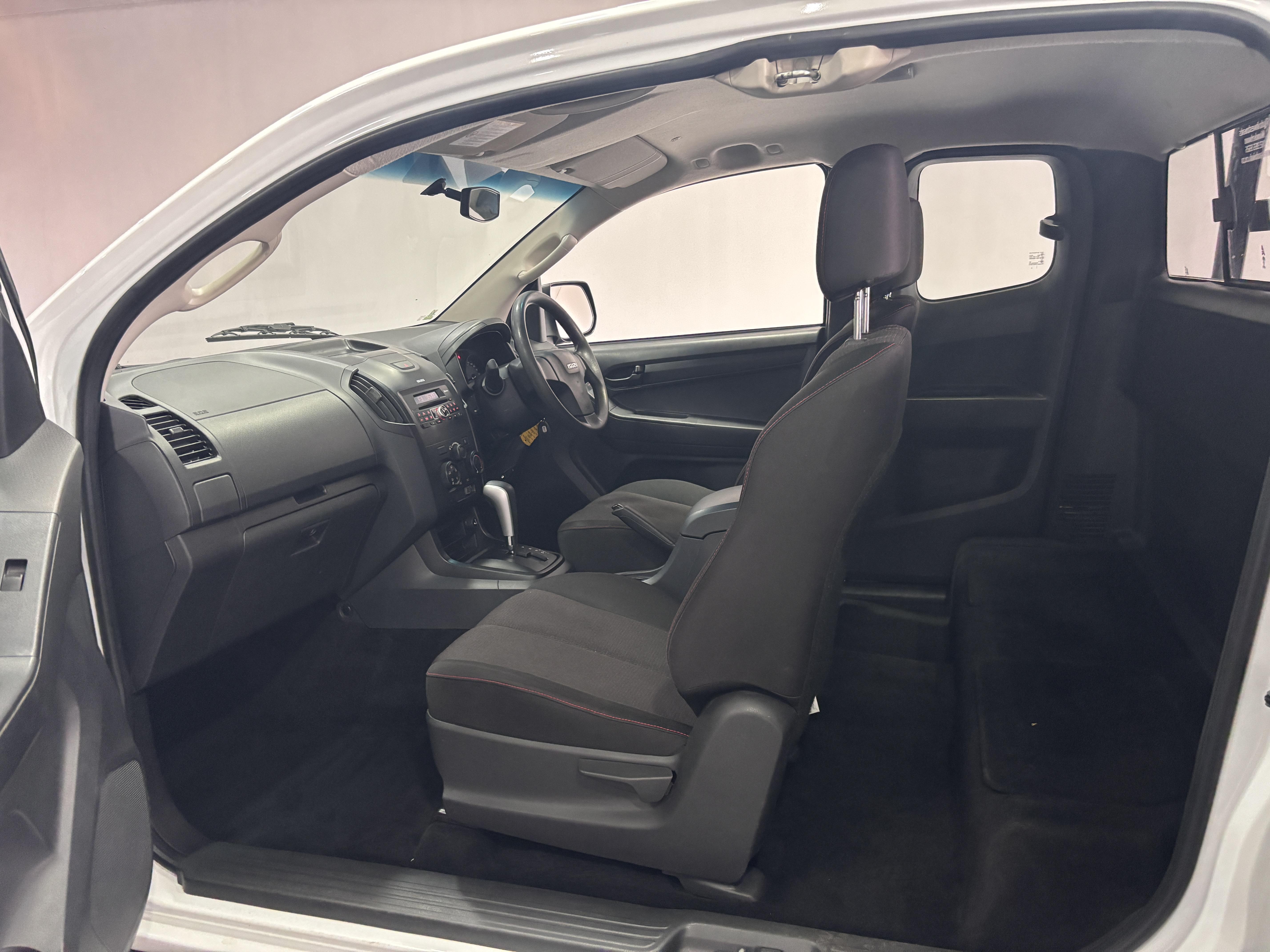 ISUZU D-MAX 250 HO HI-RIDE A/T E/CAB P/U