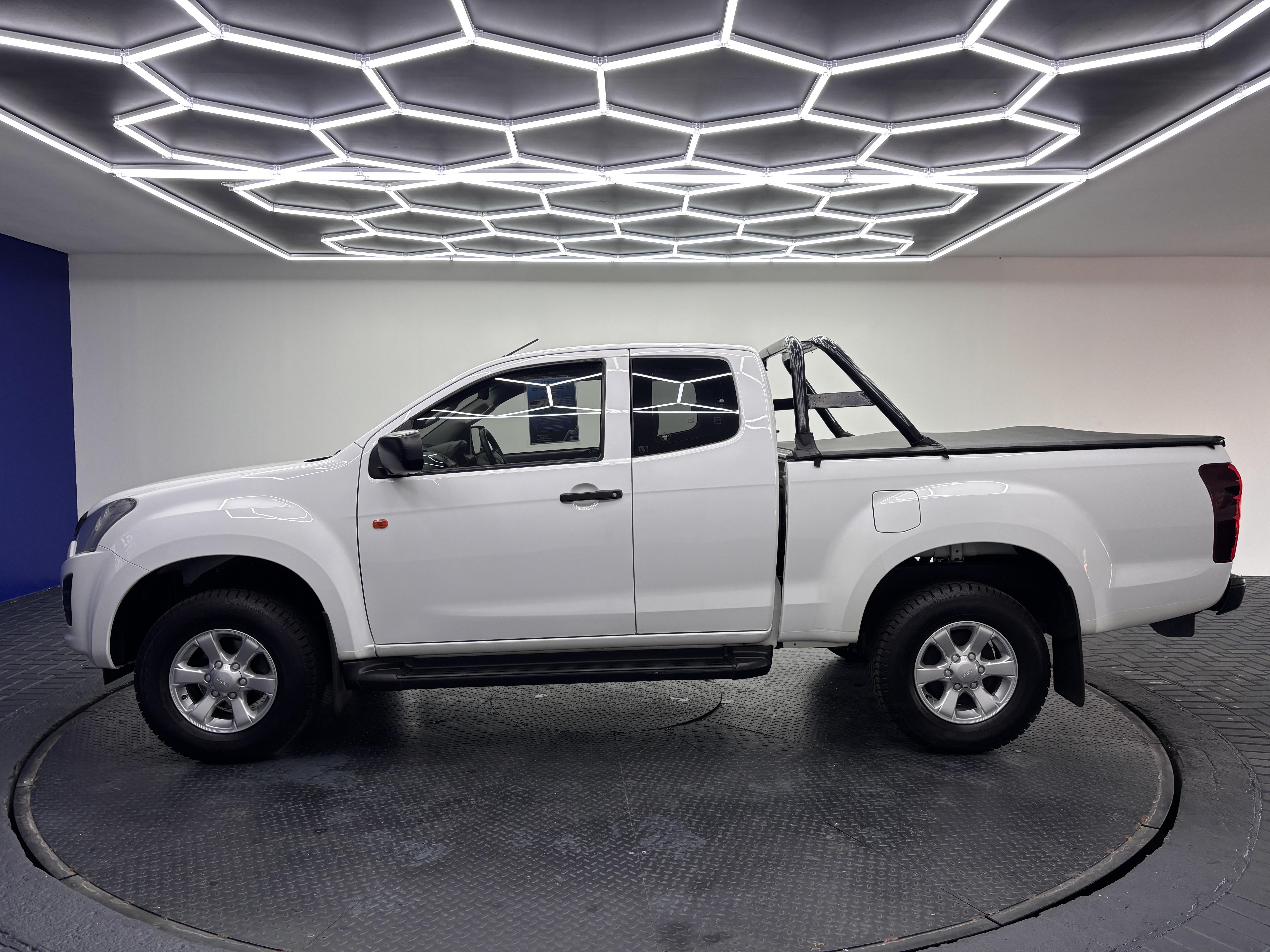 ISUZU D-MAX 250 HO HI-RIDE A/T E/CAB P/U