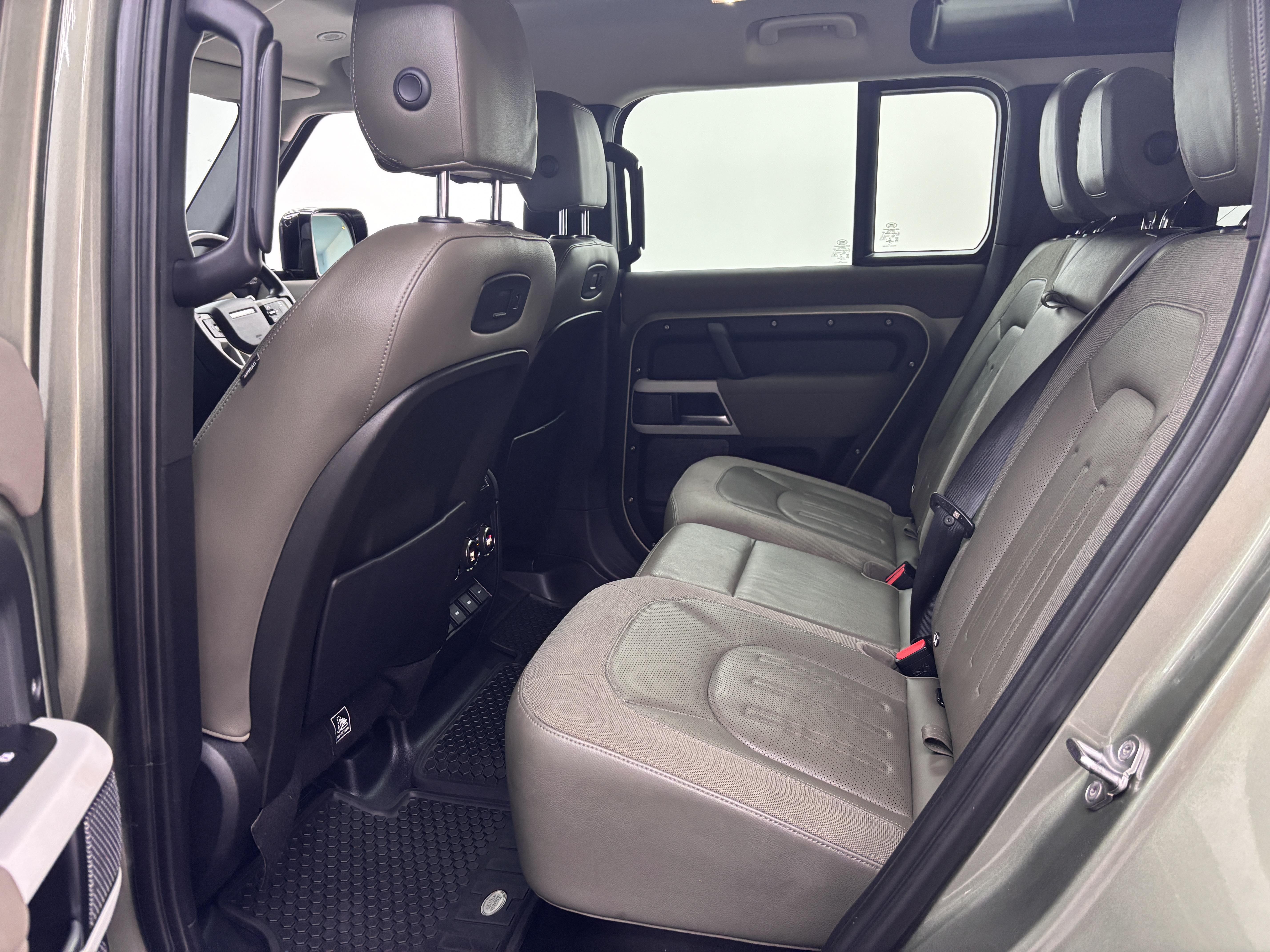 LAND ROVER DEFENDER 110 D240 SE (177KW)
