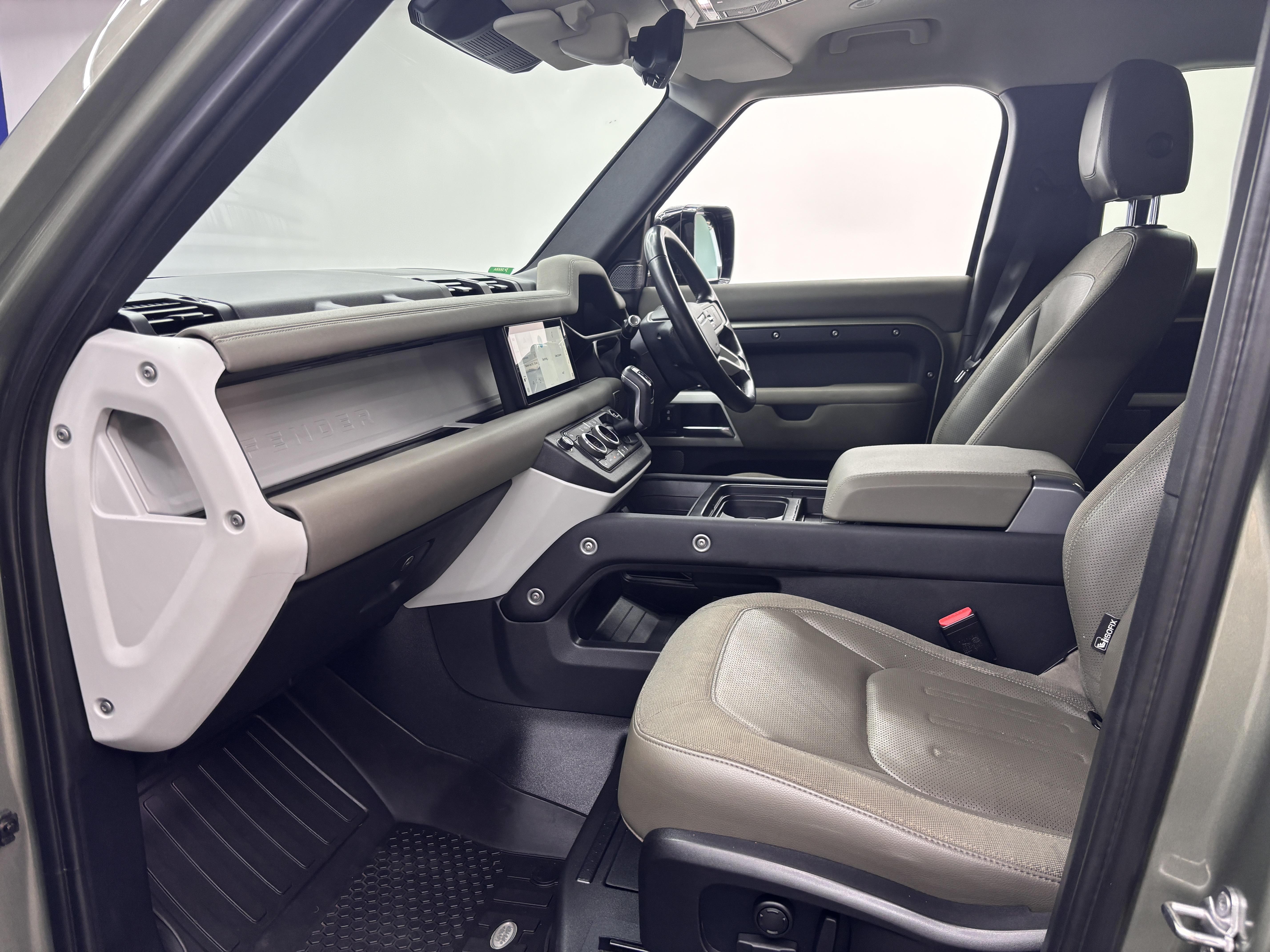 LAND ROVER DEFENDER 110 D240 SE (177KW)
