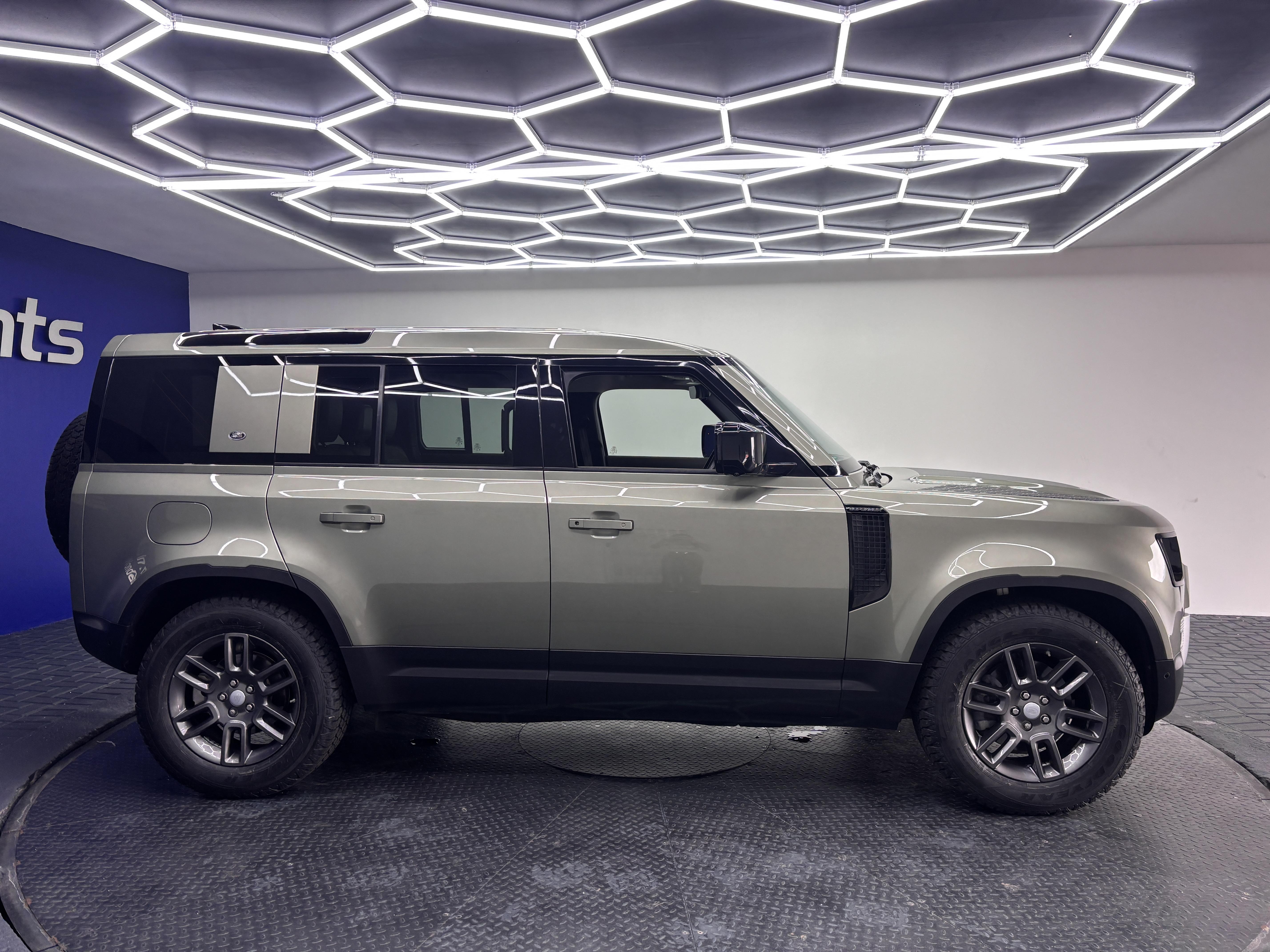LAND ROVER DEFENDER 110 D240 SE (177KW)