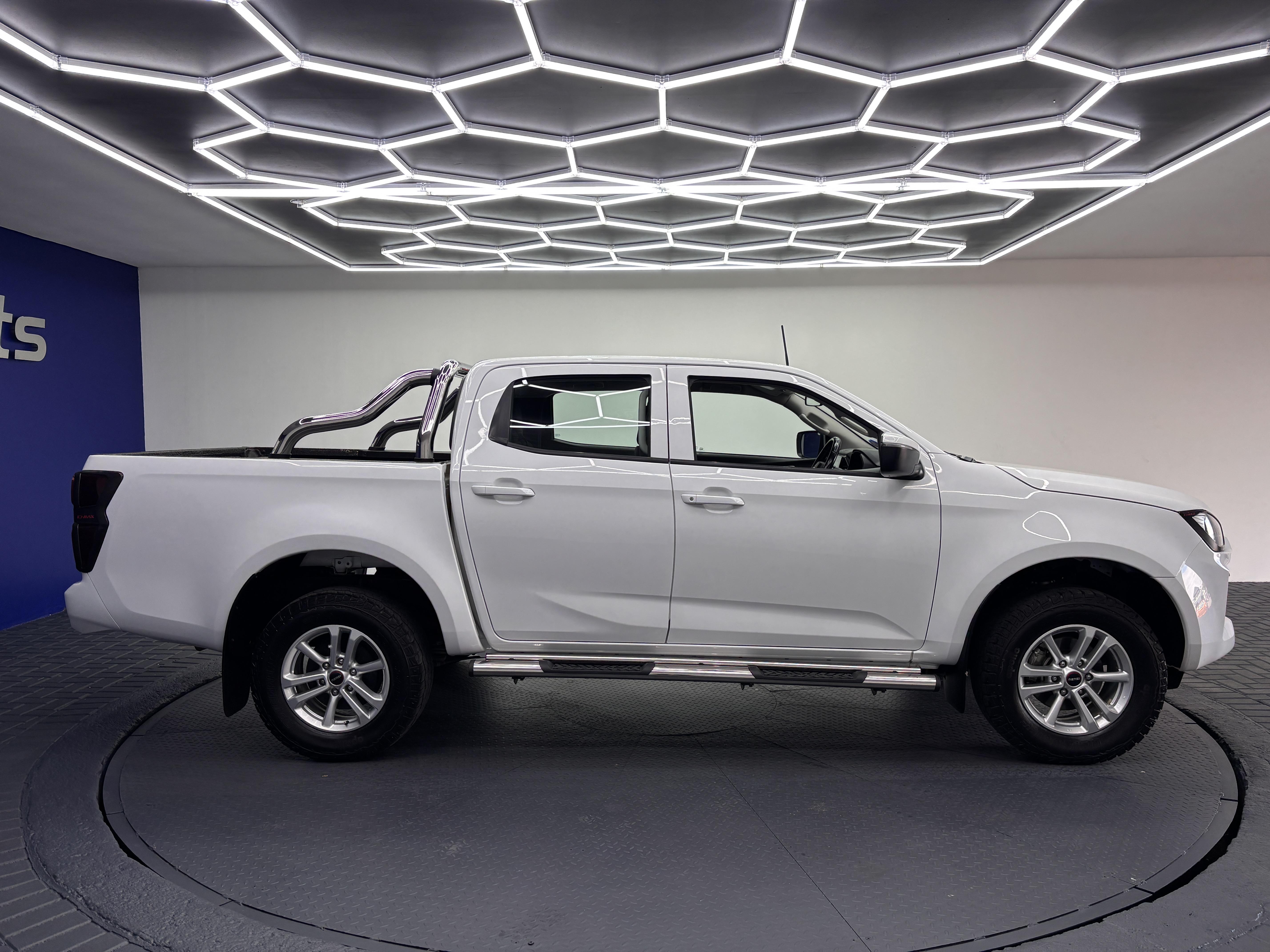 ISUZU D-MAX 3.0 DDI LS 4X4 A/T D/C P/U