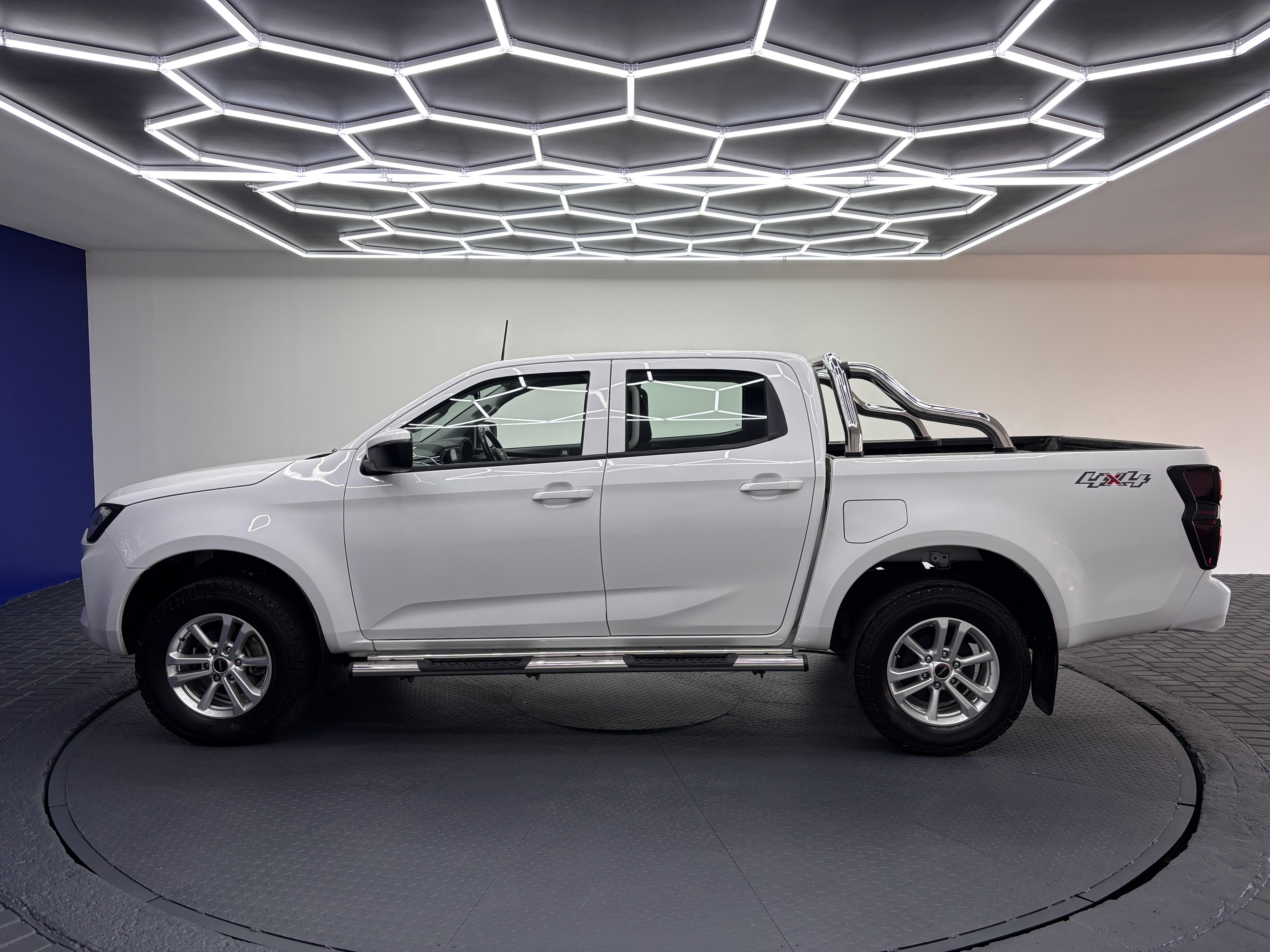 ISUZU D-MAX 3.0 DDI LS 4X4 A/T D/C P/U