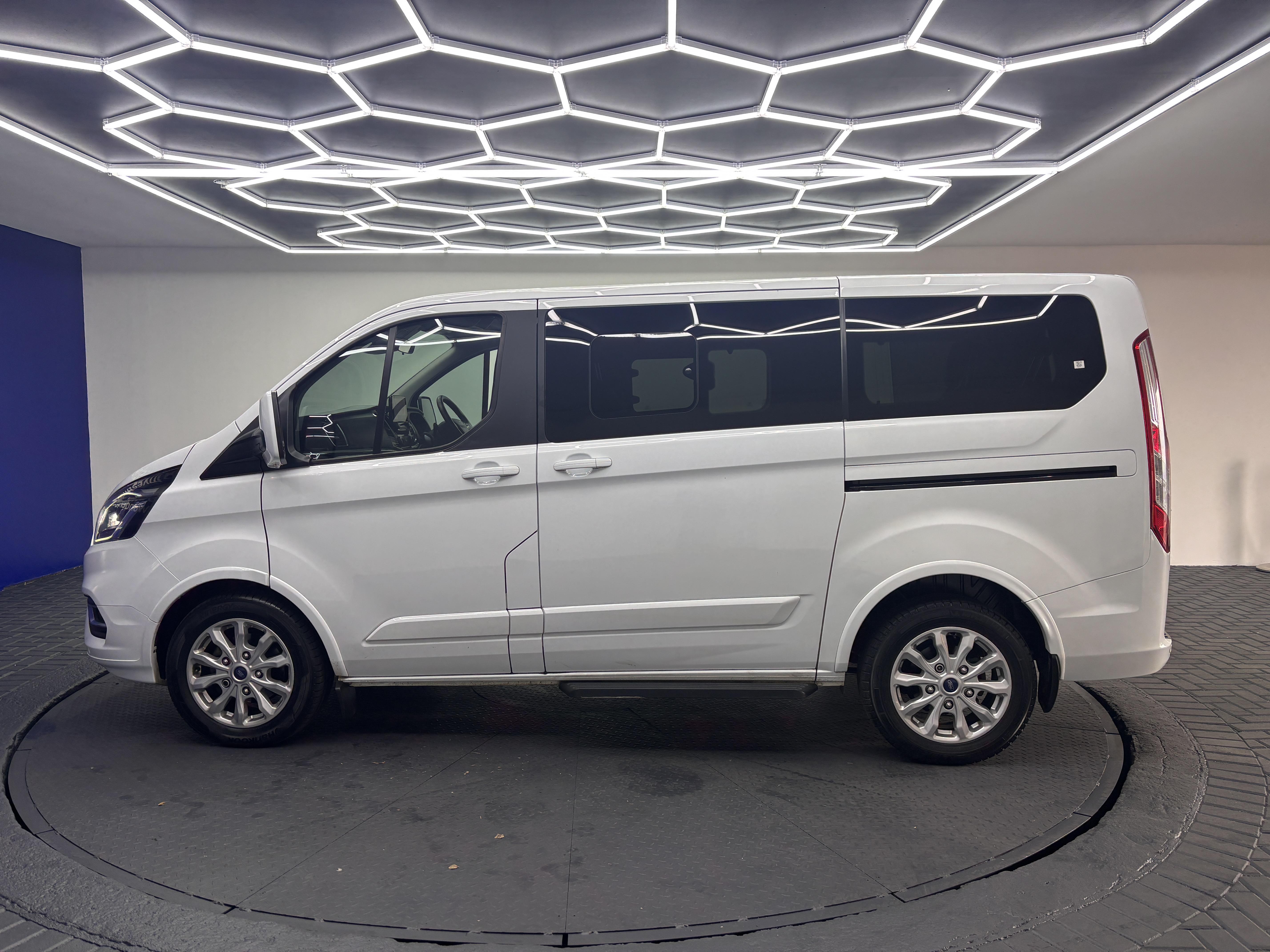 FORD TOURNEO CUSTOM LTD 2.0TDCI A/T (136KW)