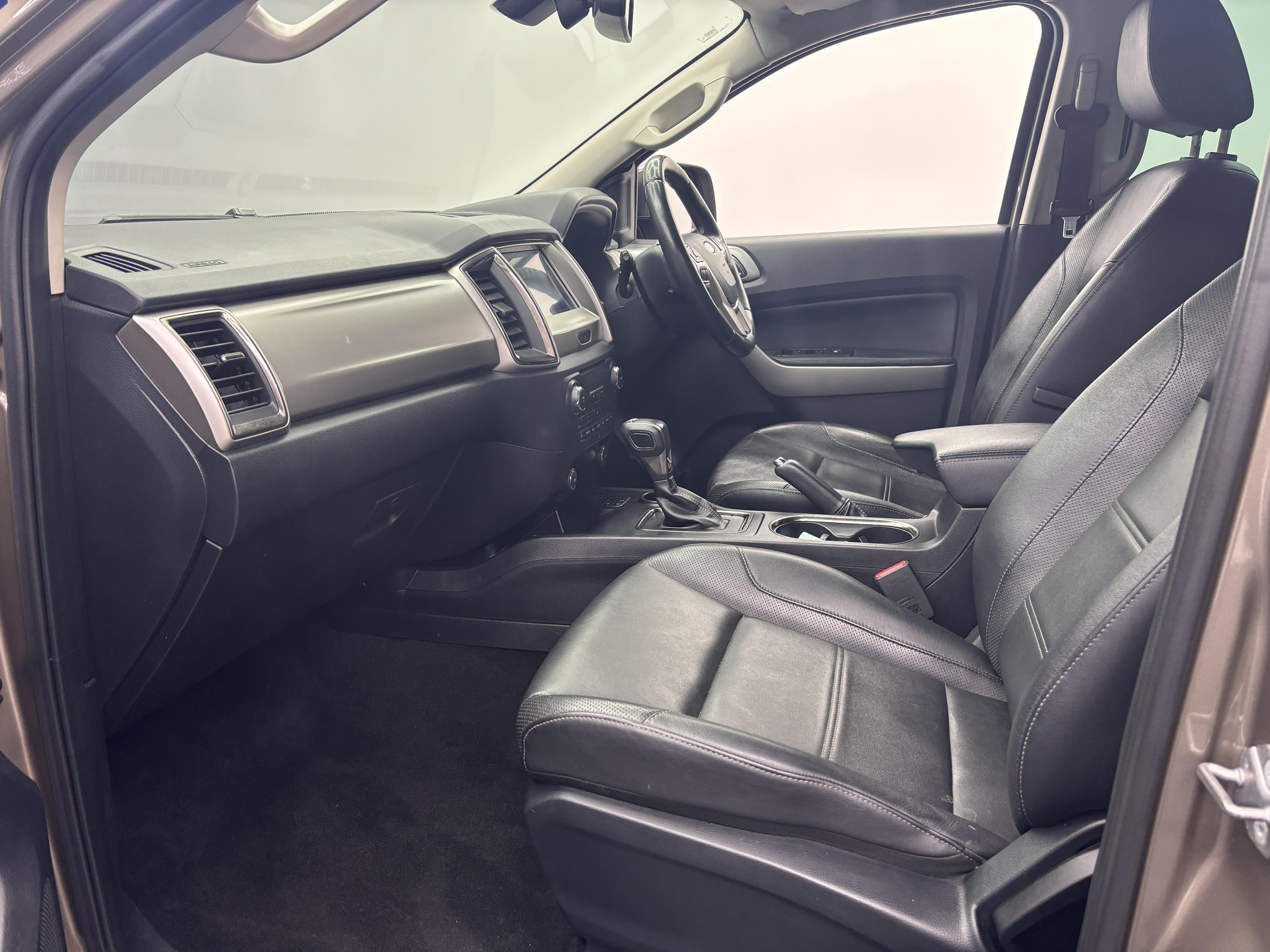 FORD EVEREST 2.0D BI-TURBO XLT A/T