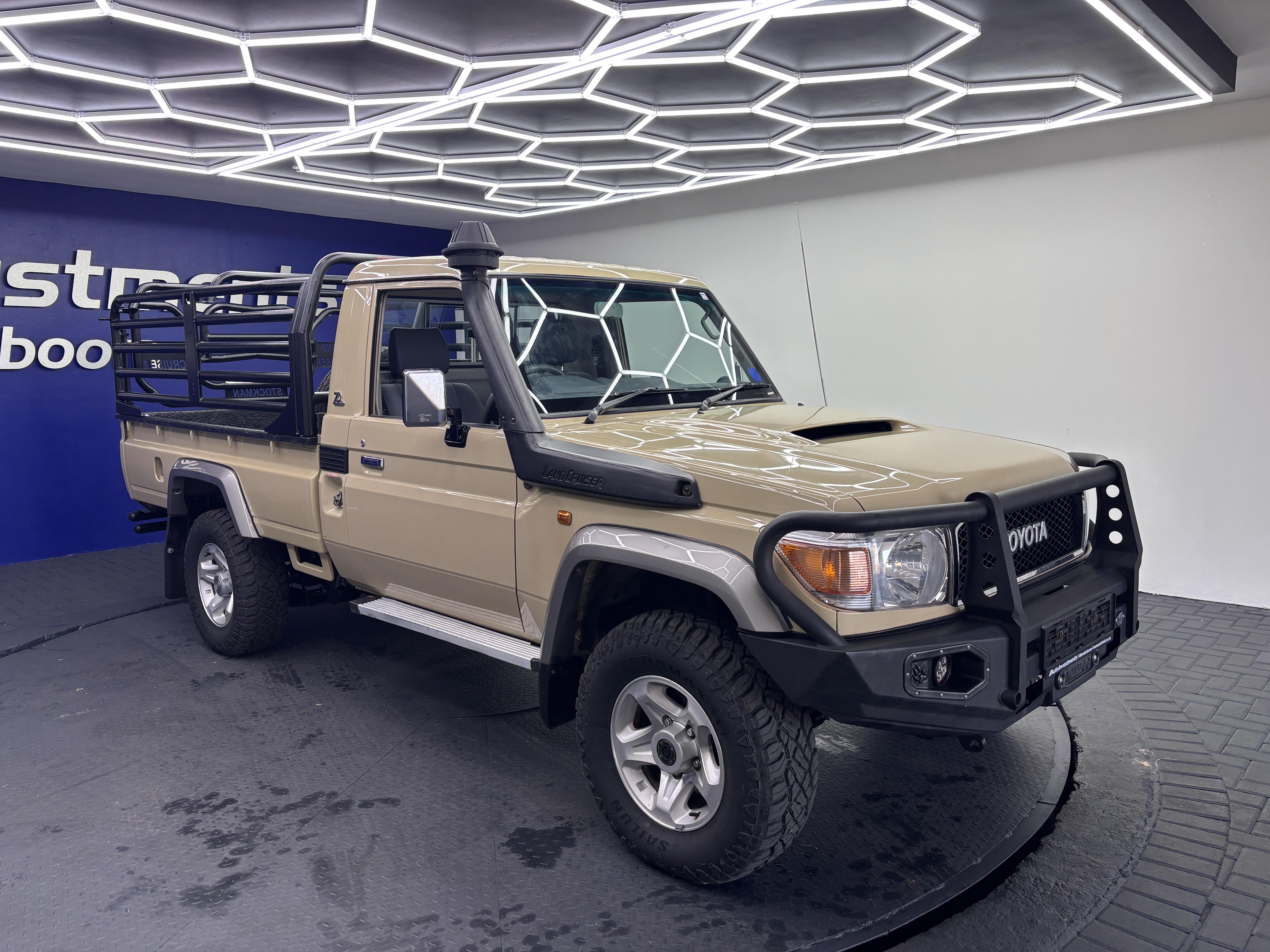 TOYOTA LAND CRUISER PICK UP LAND CRUISER 79 4.5D 70TH ED P/U S/C