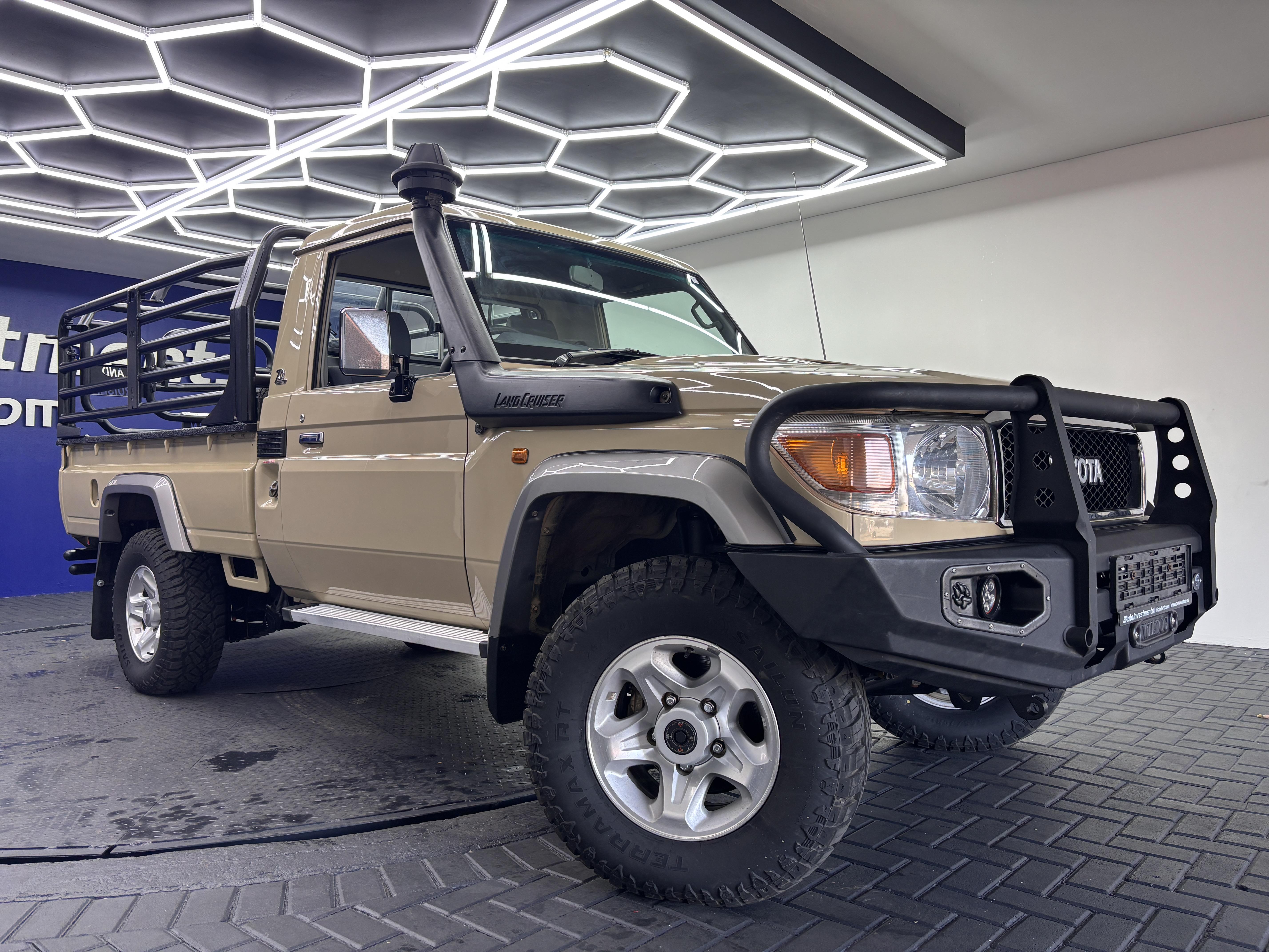 TOYOTA LAND CRUISER PICK UP LAND CRUISER 79 4.5D 70TH ED P/U S/C