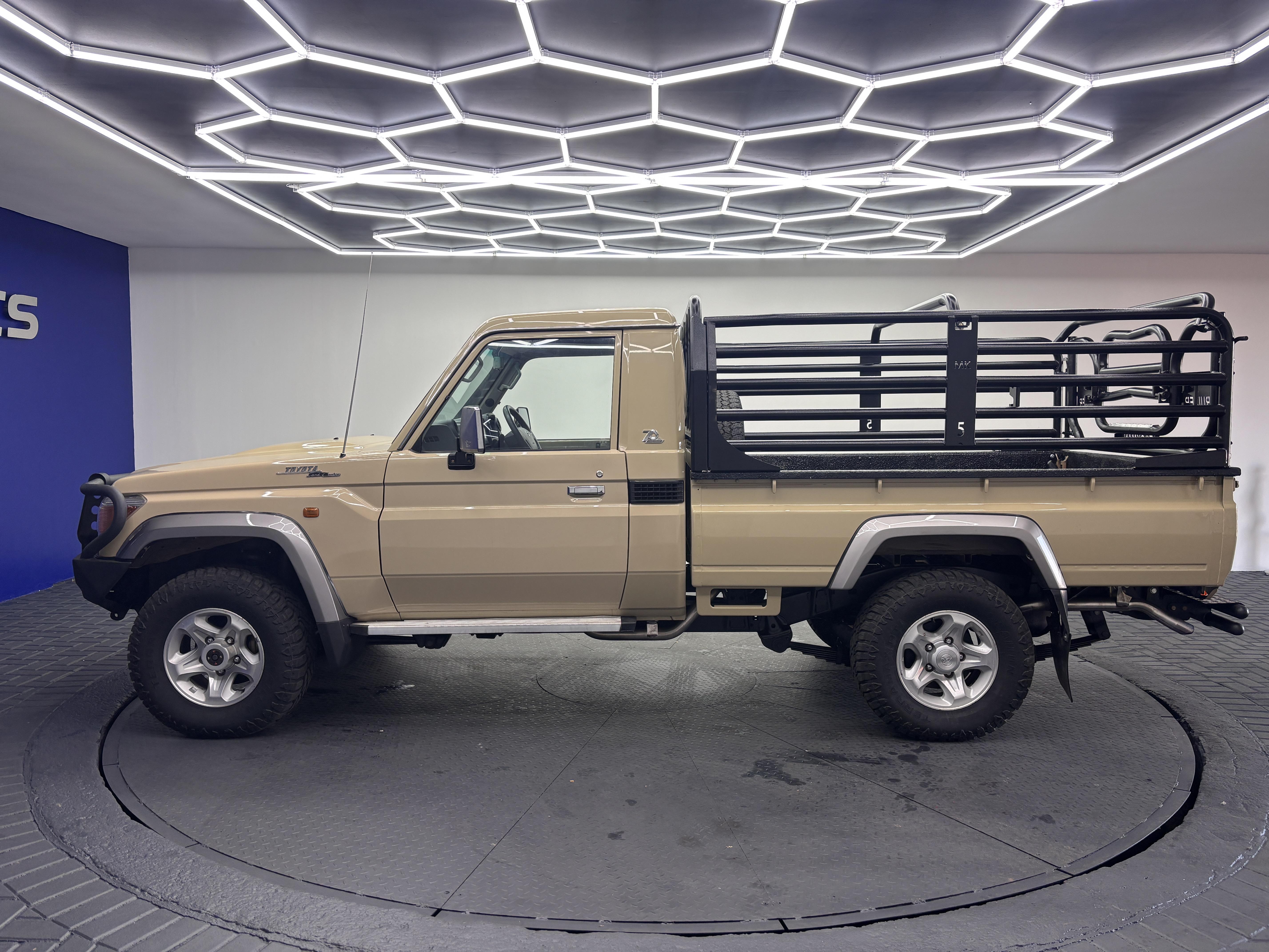 TOYOTA LAND CRUISER PICK UP LAND CRUISER 79 4.5D 70TH ED P/U S/C