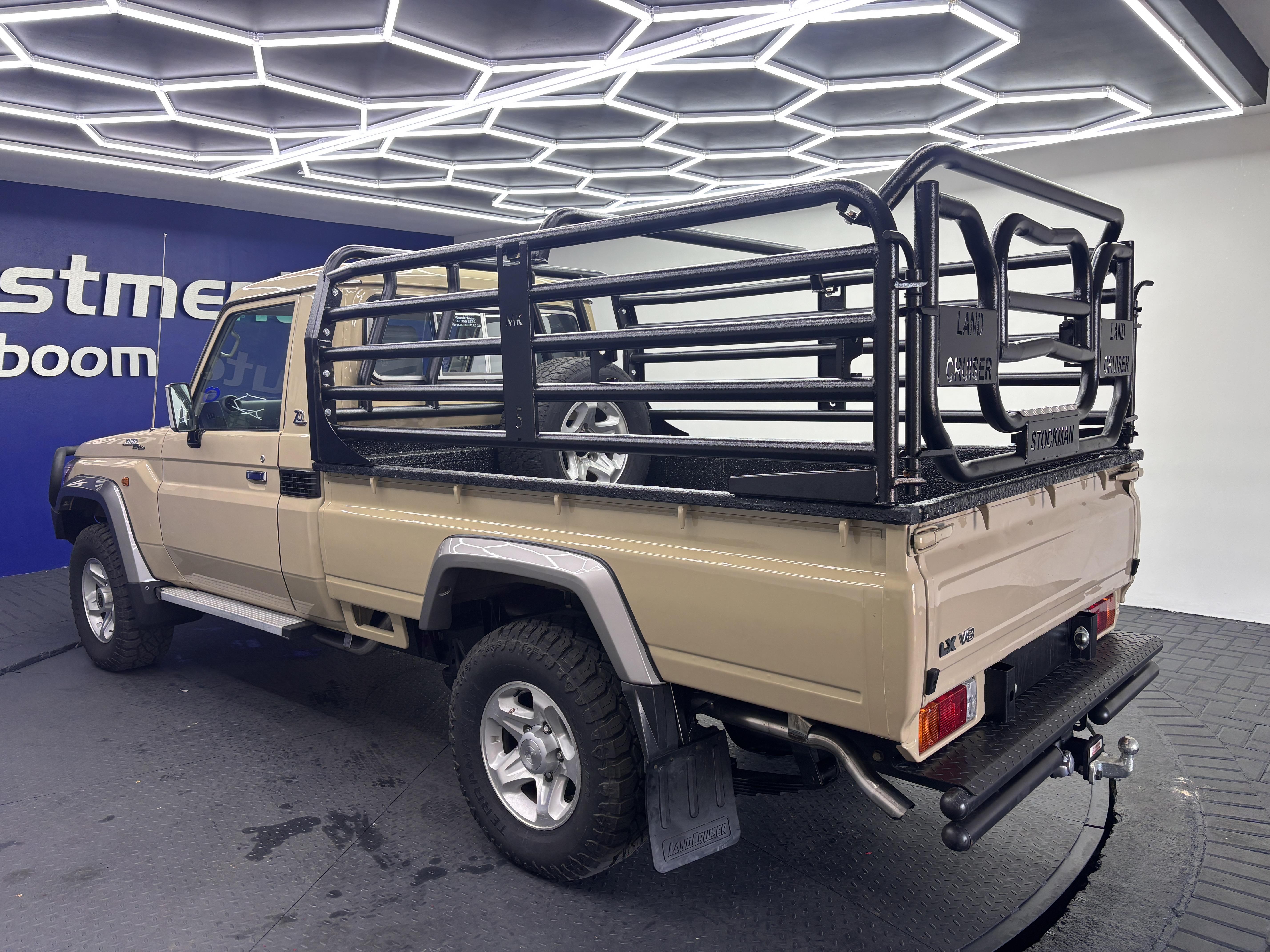 TOYOTA LAND CRUISER PICK UP LAND CRUISER 79 4.5D 70TH ED P/U S/C