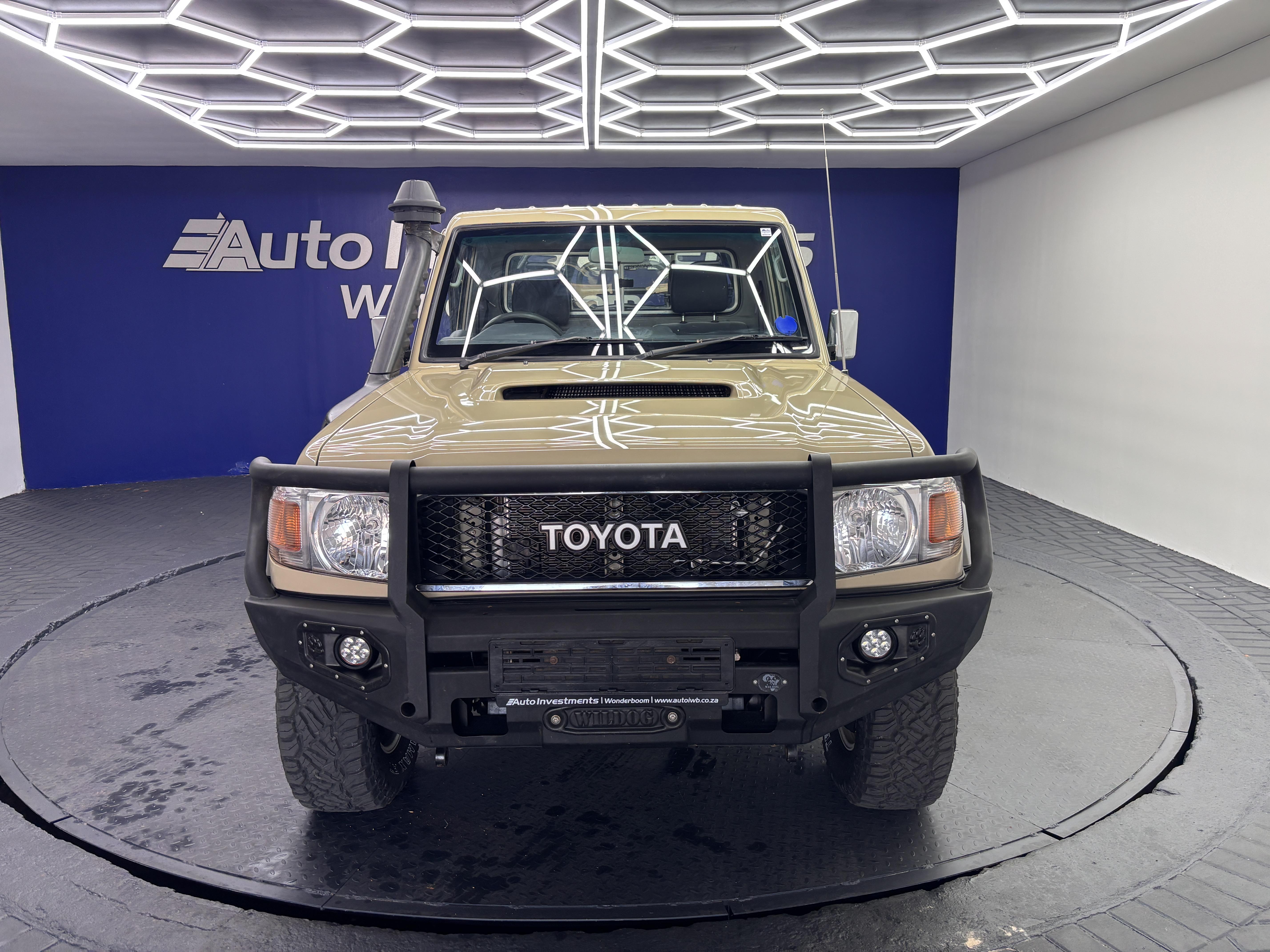 TOYOTA LAND CRUISER PICK UP LAND CRUISER 79 4.5D 70TH ED P/U S/C