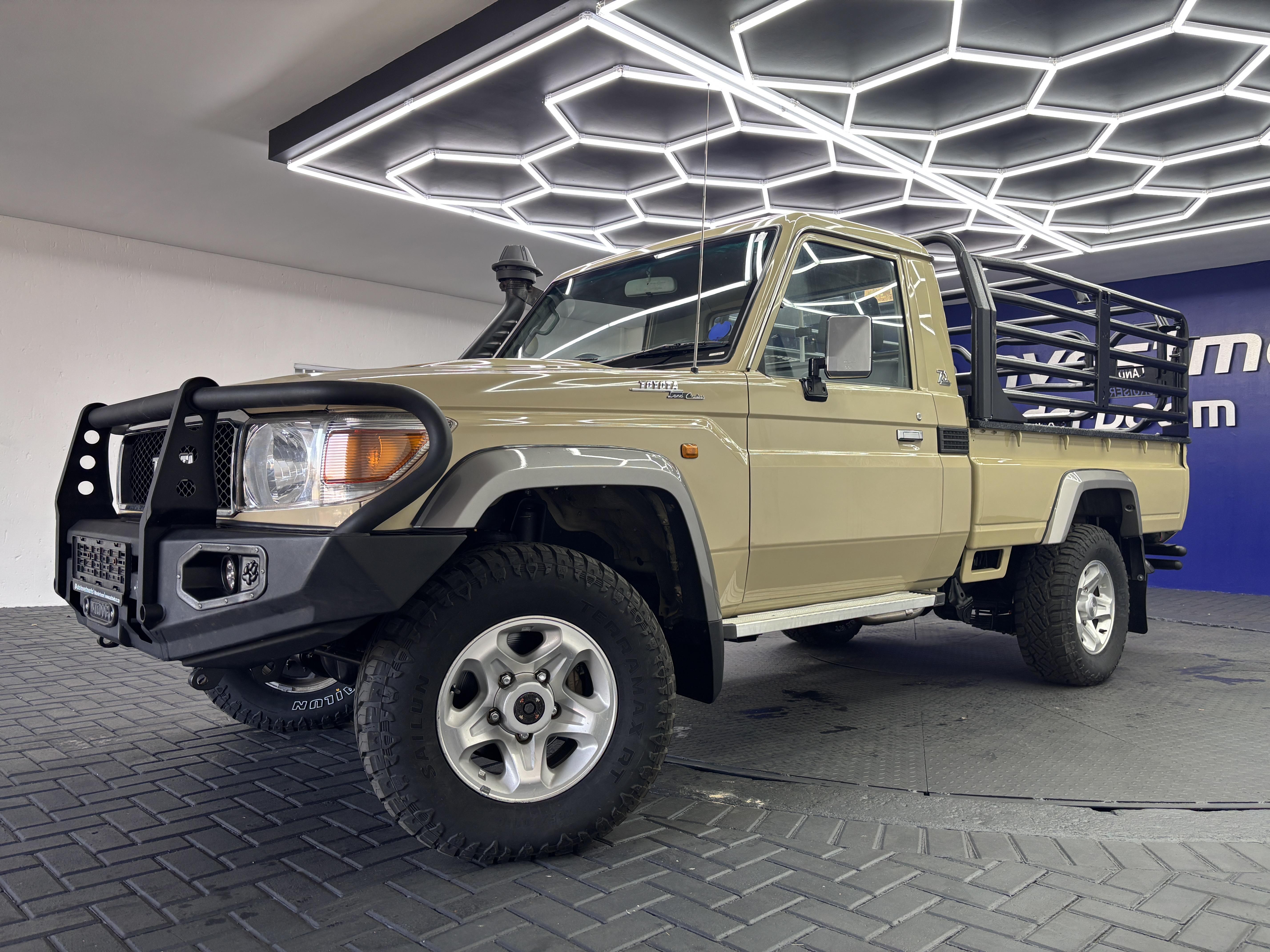 TOYOTA LAND CRUISER PICK UP LAND CRUISER 79 4.5D 70TH ED P/U S/C