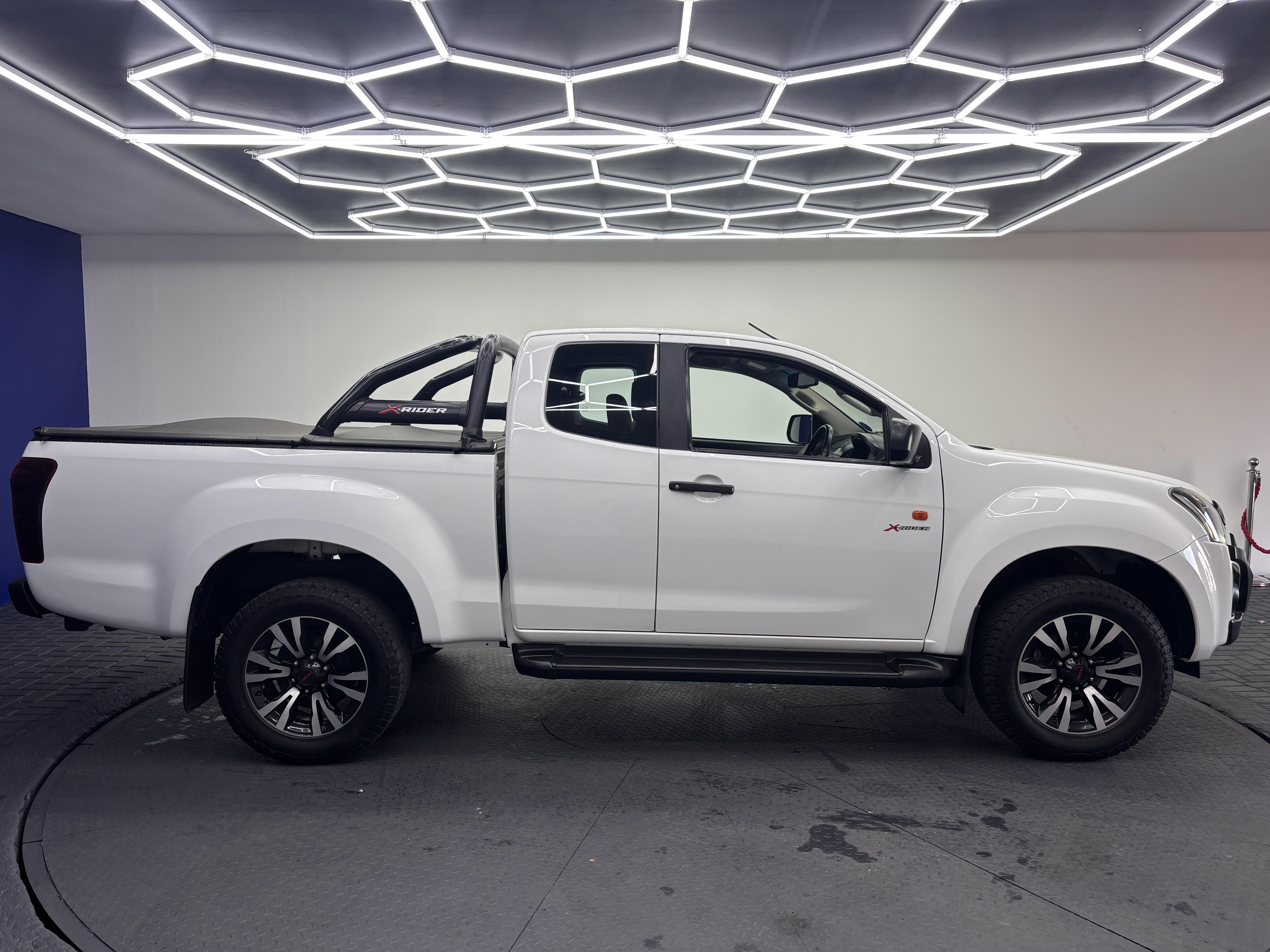ISUZU D-MAX 250 HO X-RIDER A/T E/CAB P/U