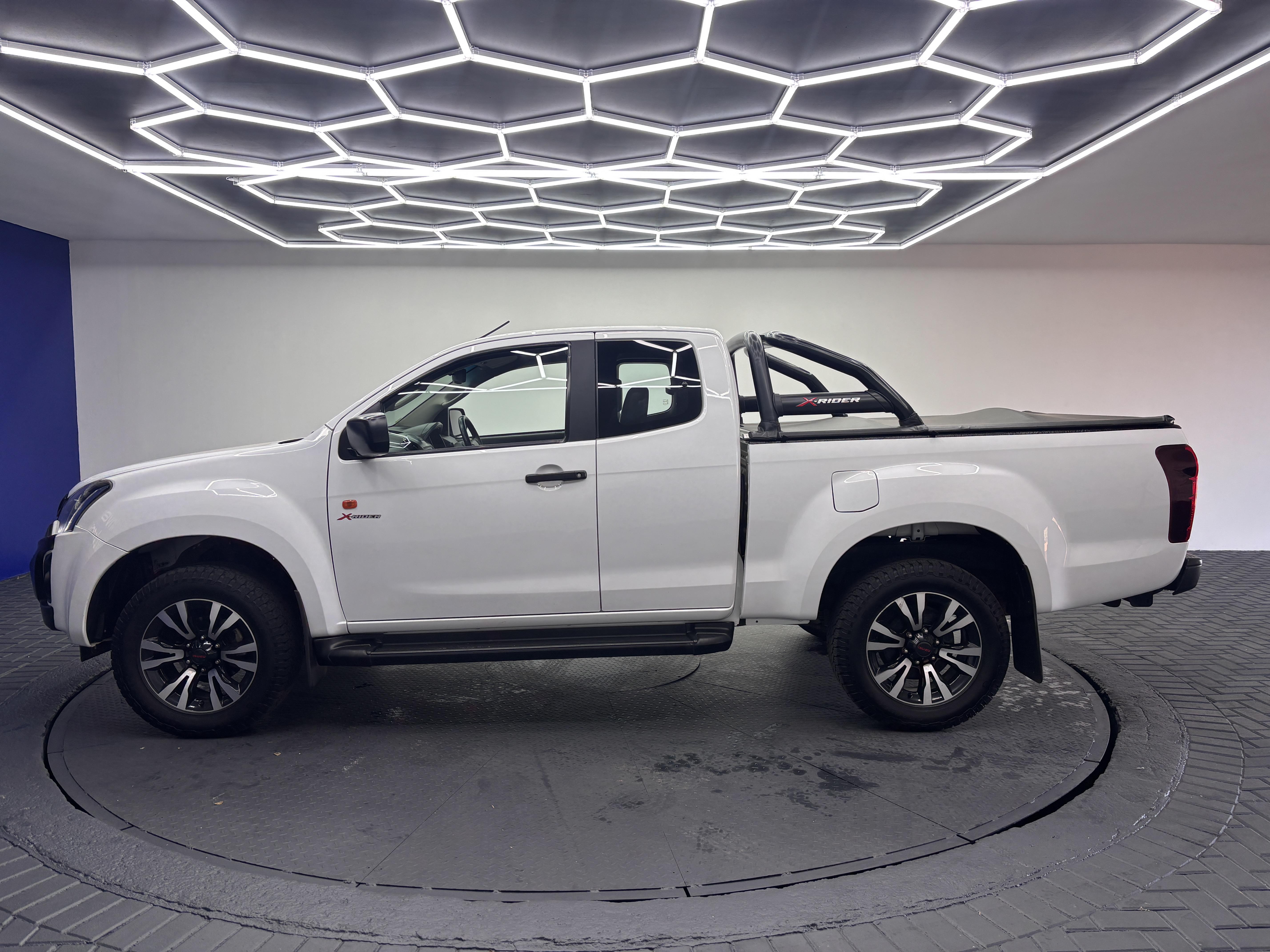 ISUZU D-MAX 250 HO X-RIDER A/T E/CAB P/U