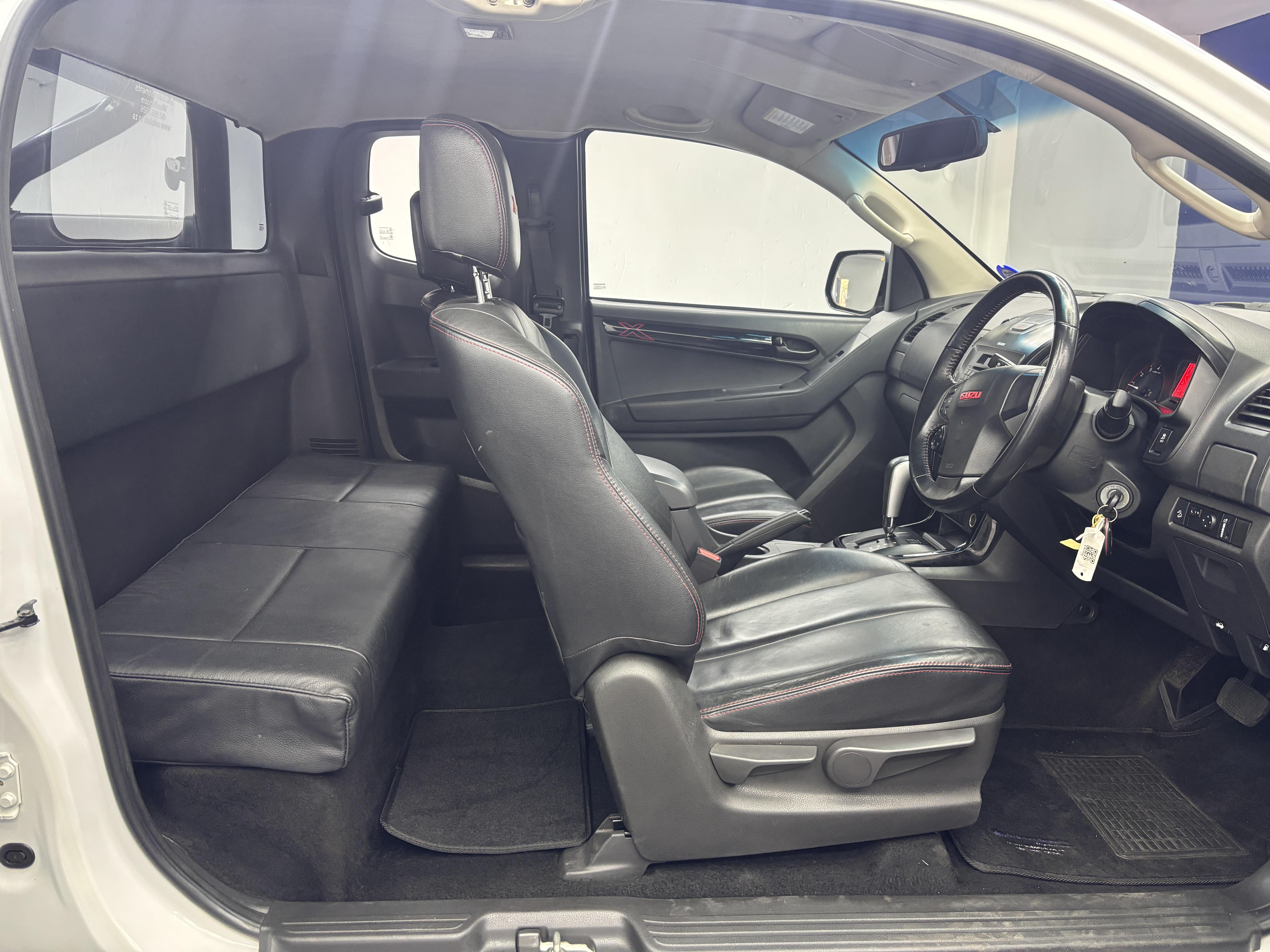 ISUZU D-MAX 250 HO X-RIDER A/T E/CAB P/U