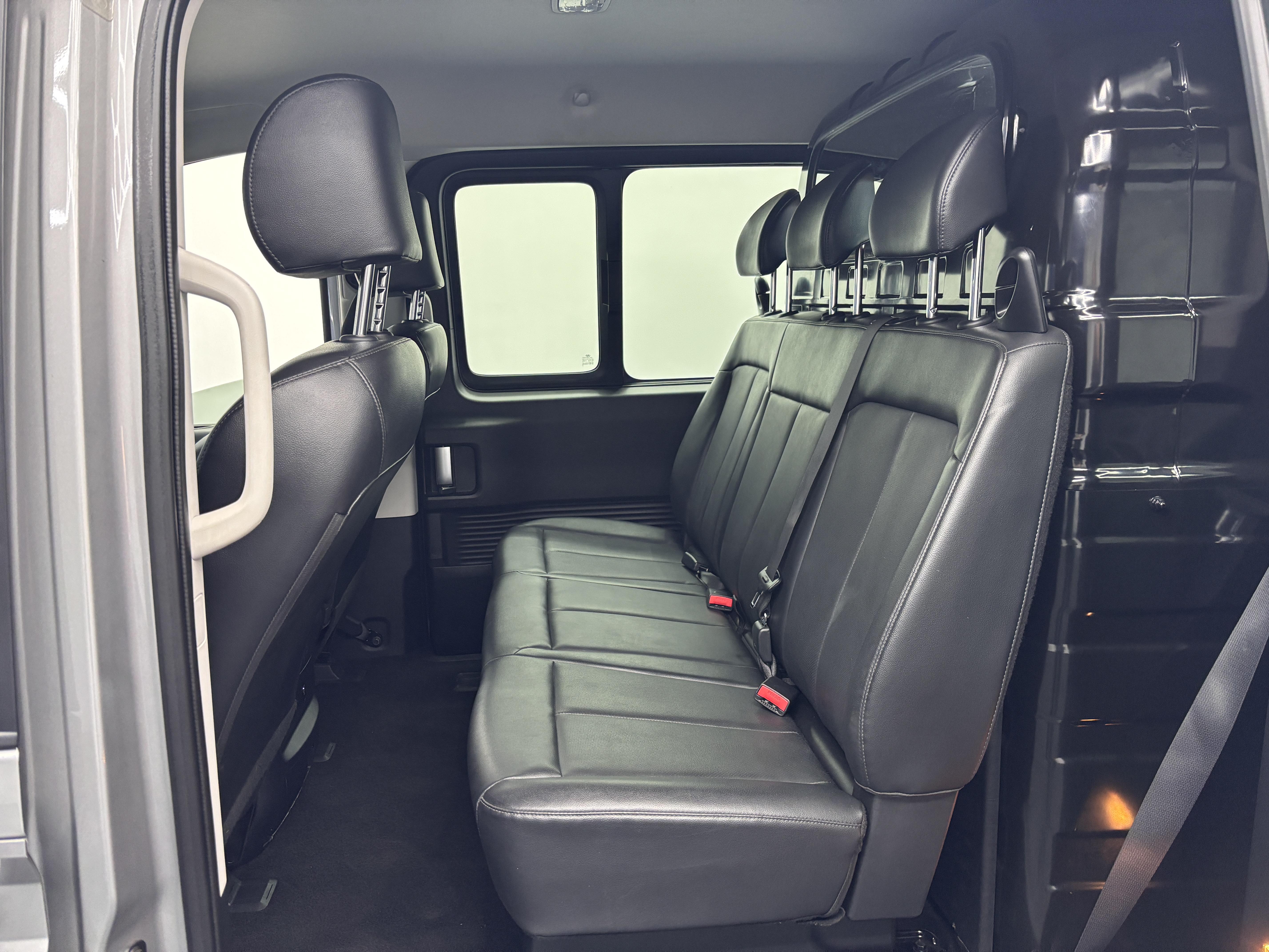 HYUNDAI STARIA 2.2D MULTICAB A/T (5 SEAT)