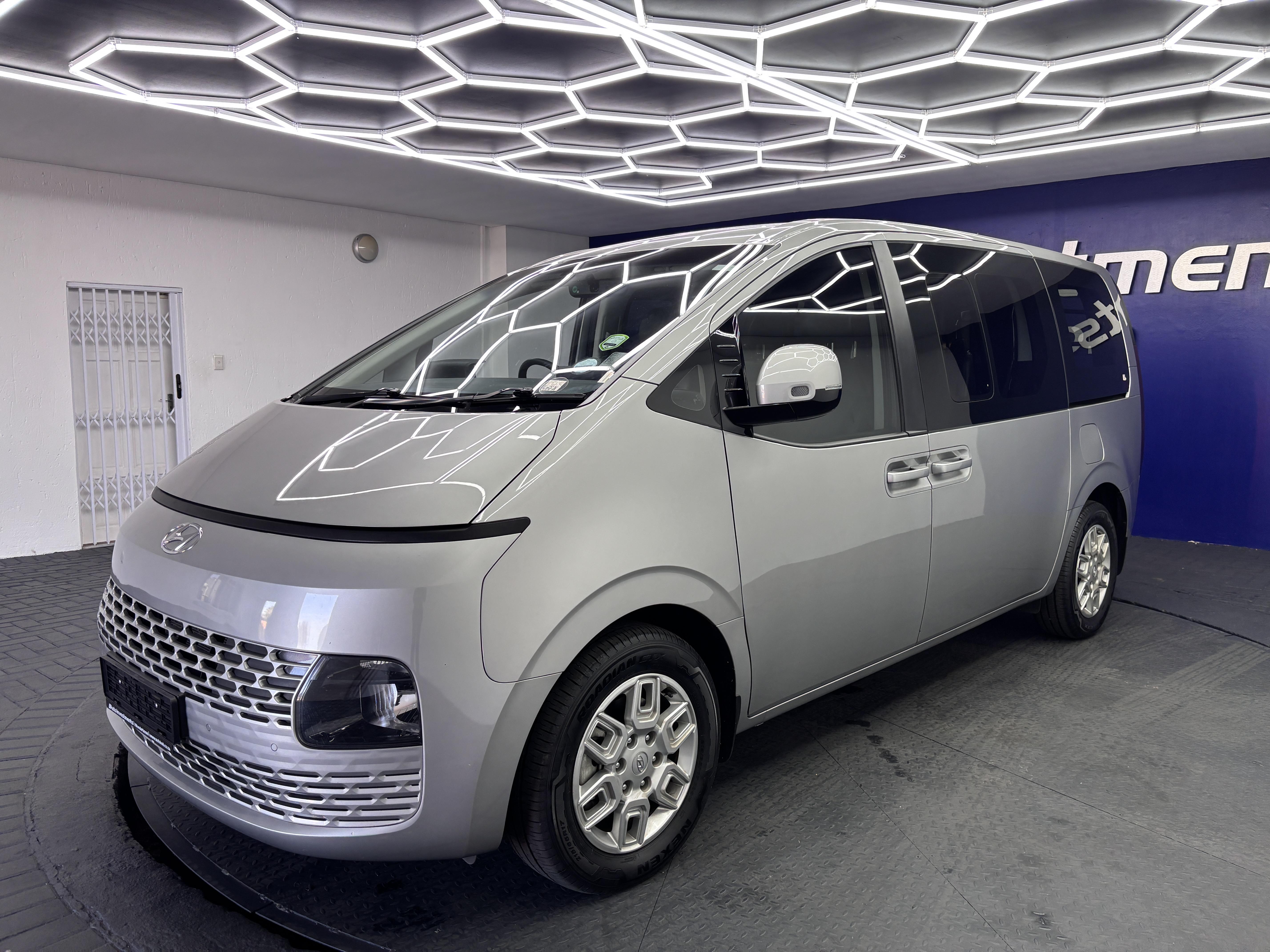 HYUNDAI STARIA 2.2D MULTICAB A/T (5 SEAT)