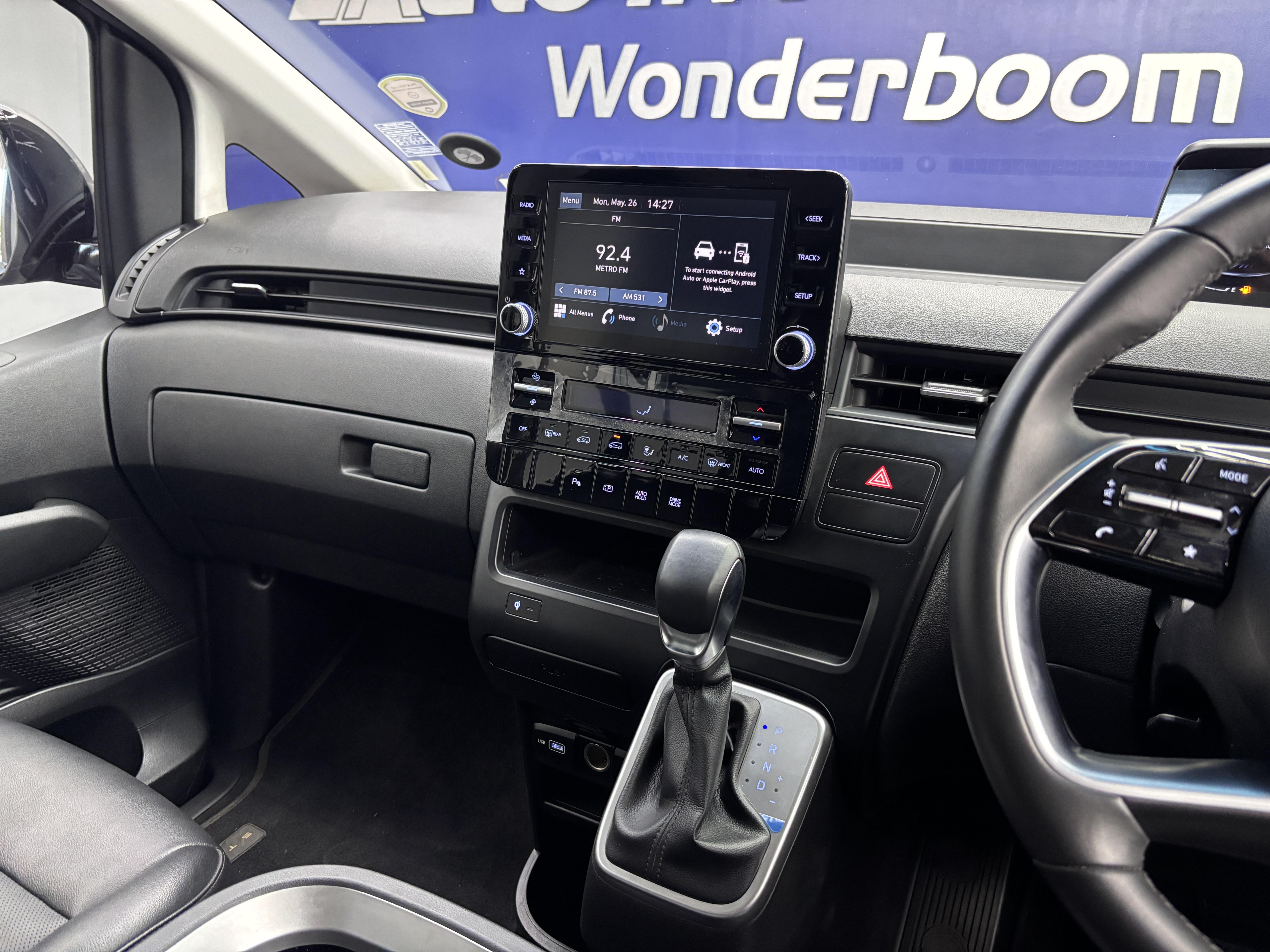 HYUNDAI STARIA 2.2D MULTICAB A/T (5 SEAT)