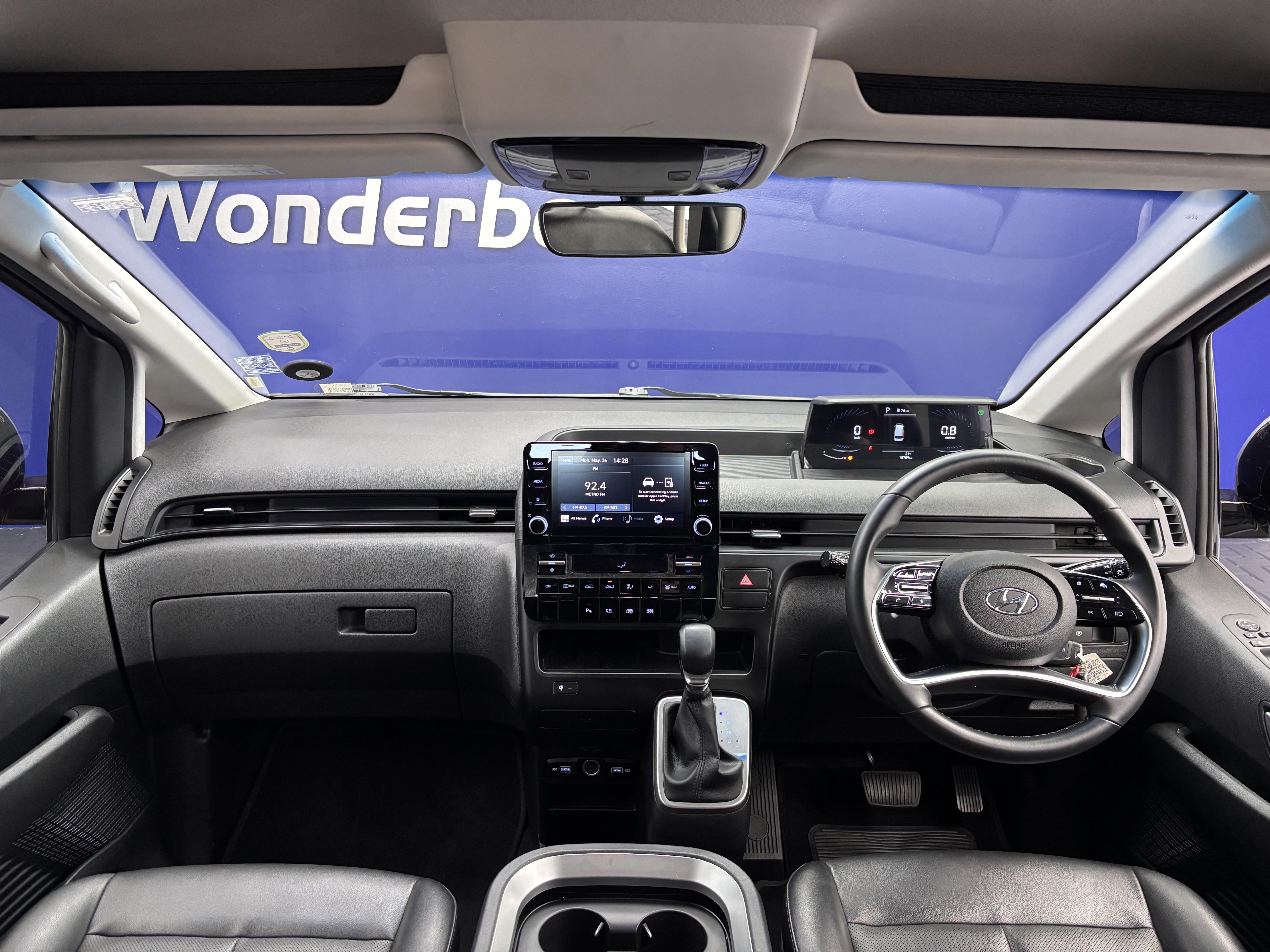 HYUNDAI STARIA 2.2D MULTICAB A/T (5 SEAT)