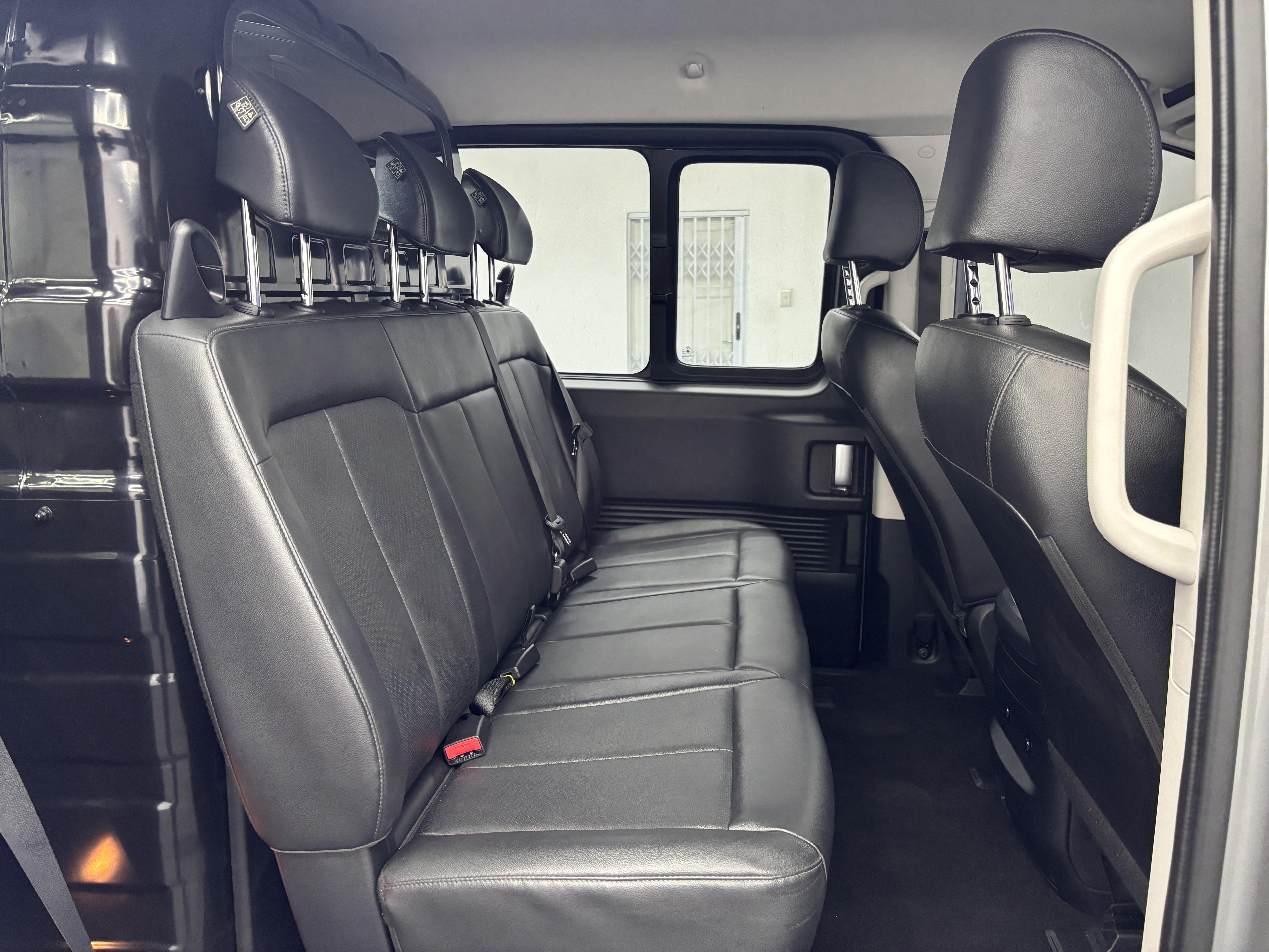 HYUNDAI STARIA 2.2D MULTICAB A/T (5 SEAT)
