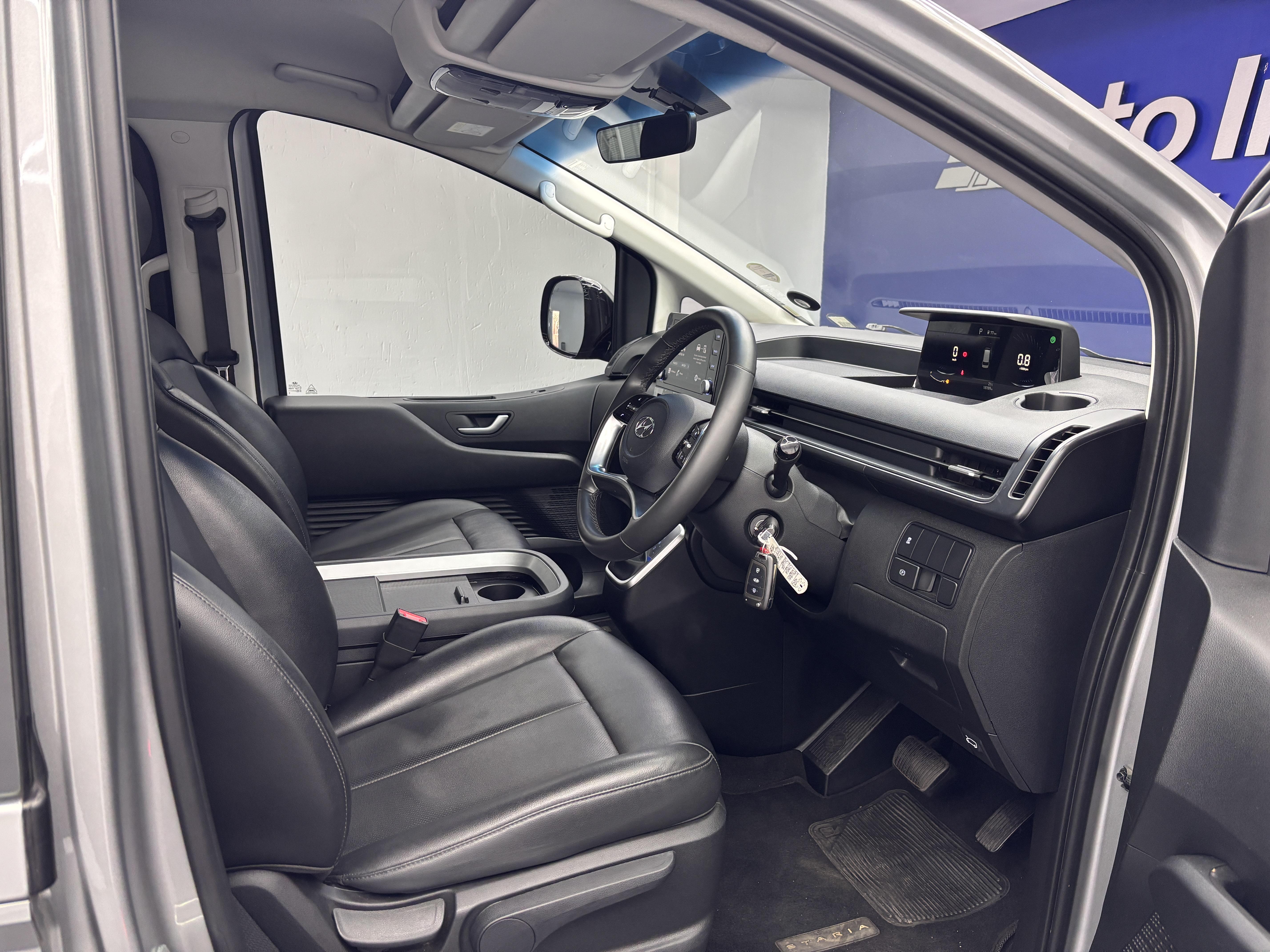 HYUNDAI STARIA 2.2D MULTICAB A/T (5 SEAT)