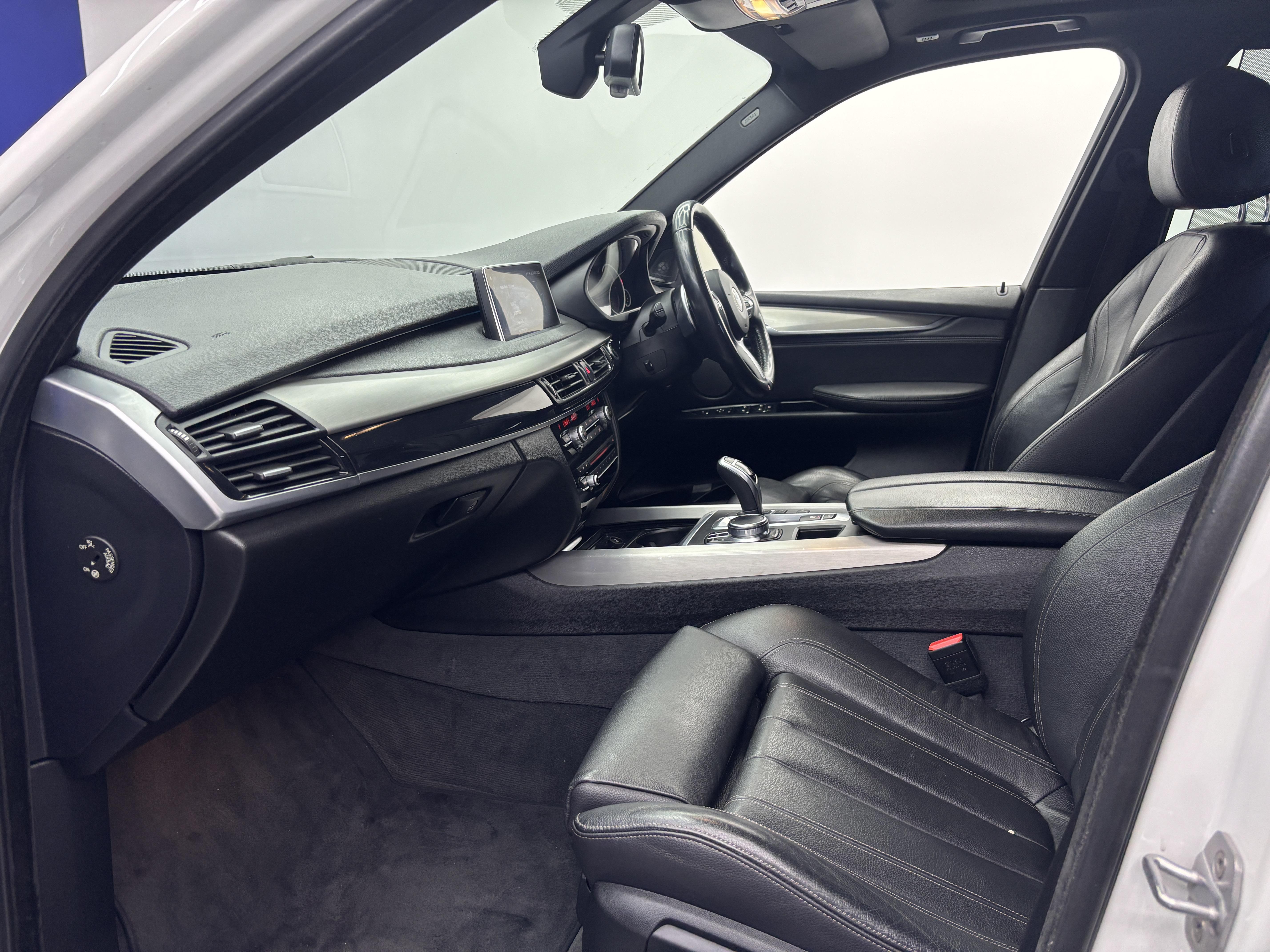 BMW X5 XDRIVE40D M-SPORT A/T (F15) - 17