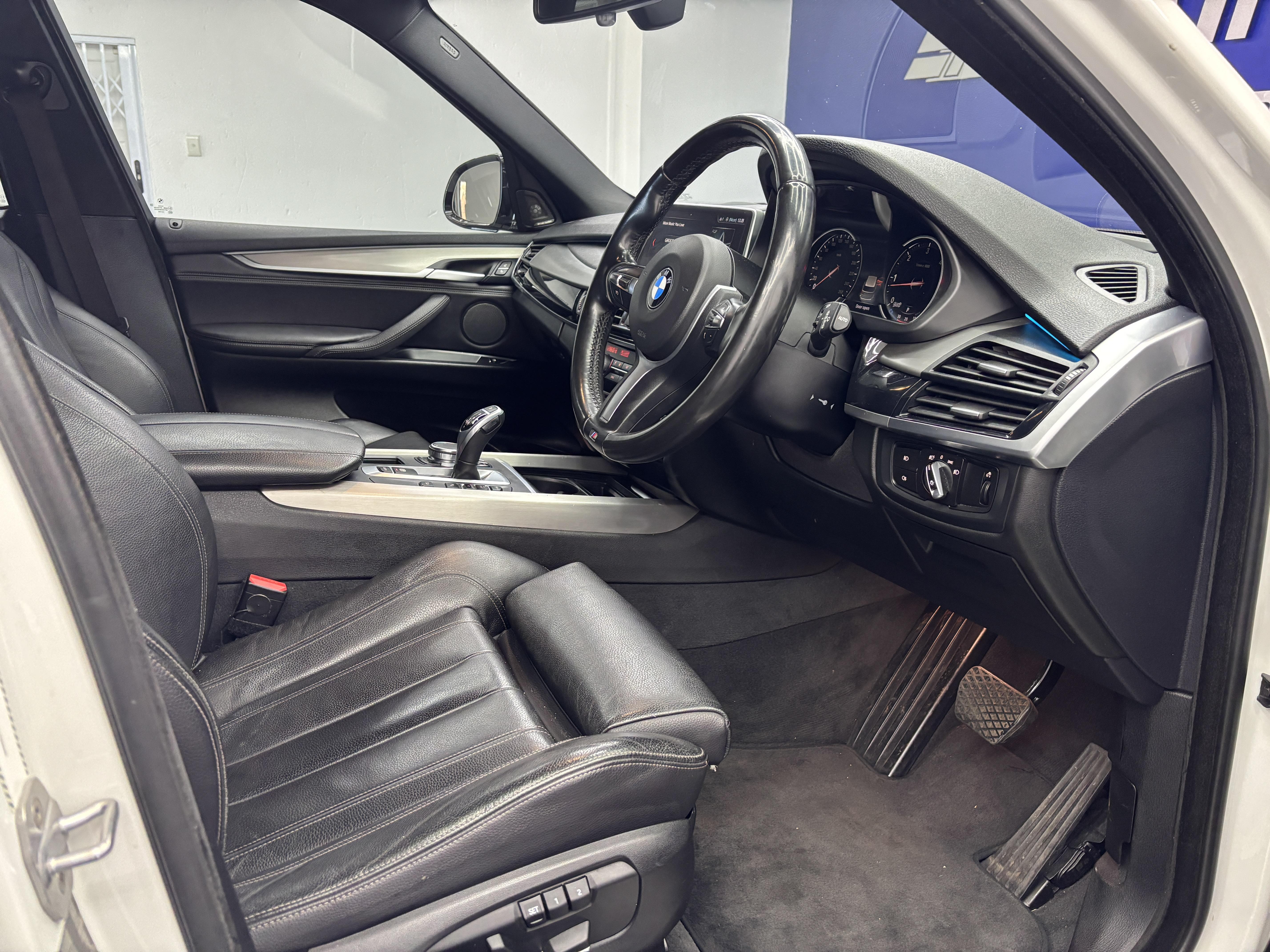 BMW X5 XDRIVE40D M-SPORT A/T (F15) - 11