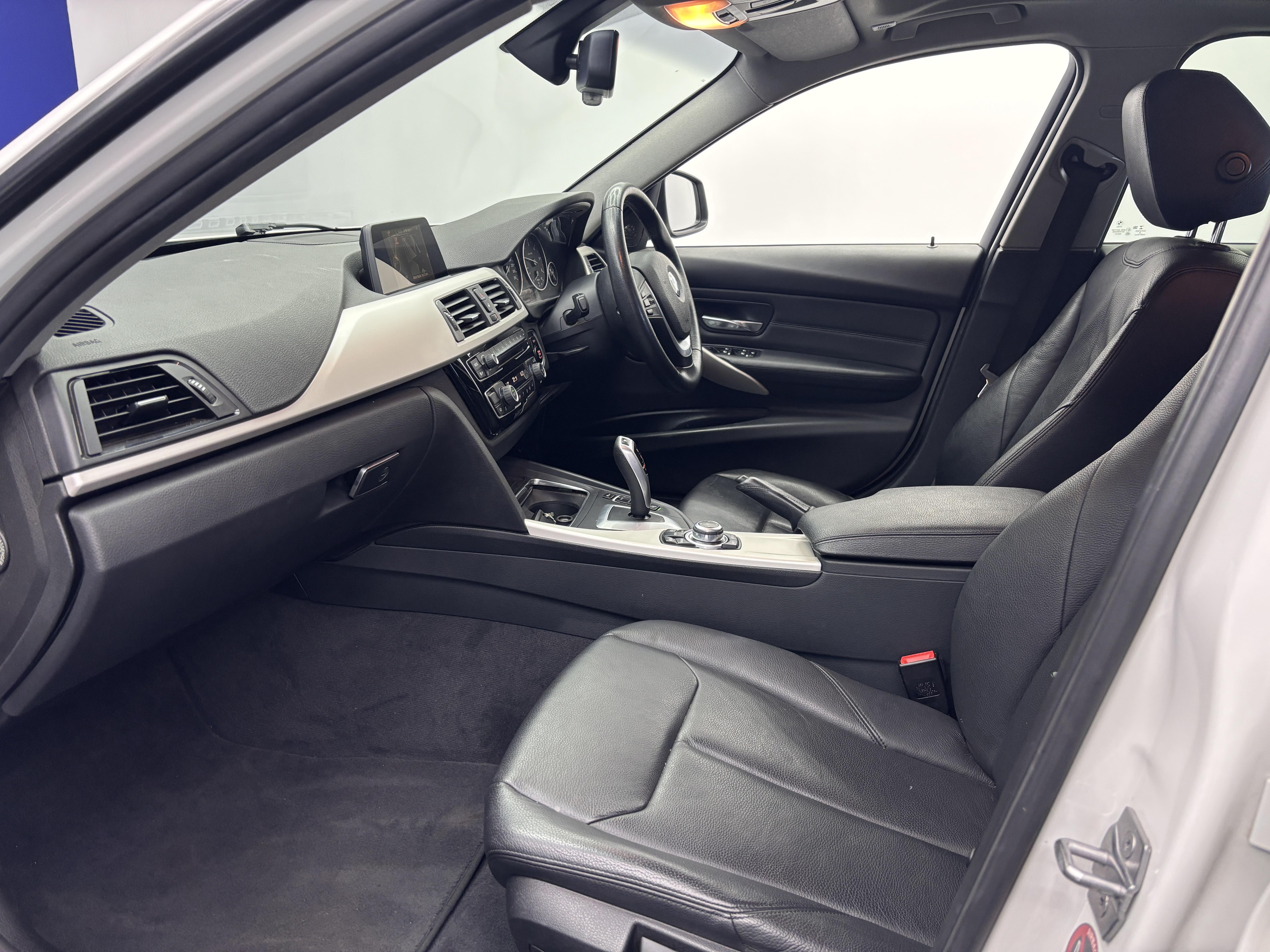 BMW 3 SERIES 320D A/T (F30)