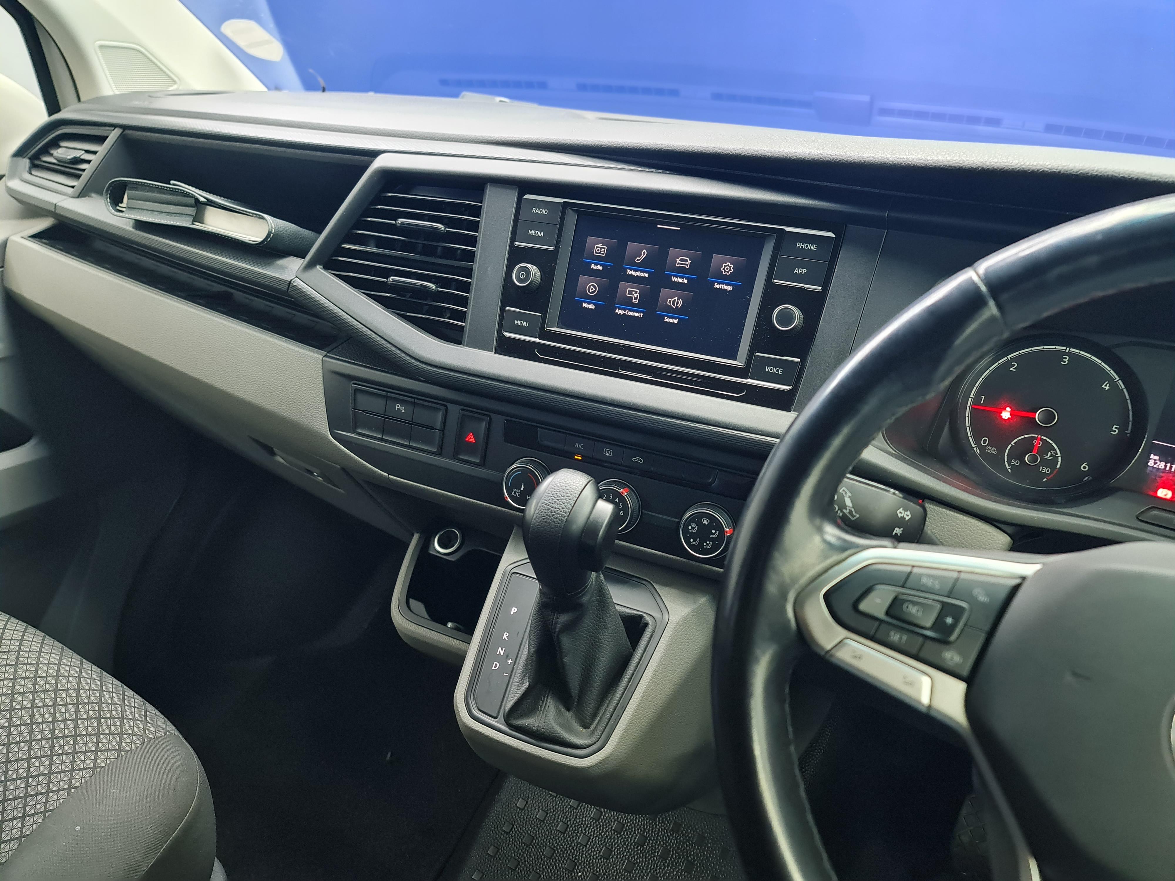 VOLKSWAGEN T6 .1 KOMBI 2.0TDI DSG 110KW TRENDLINE